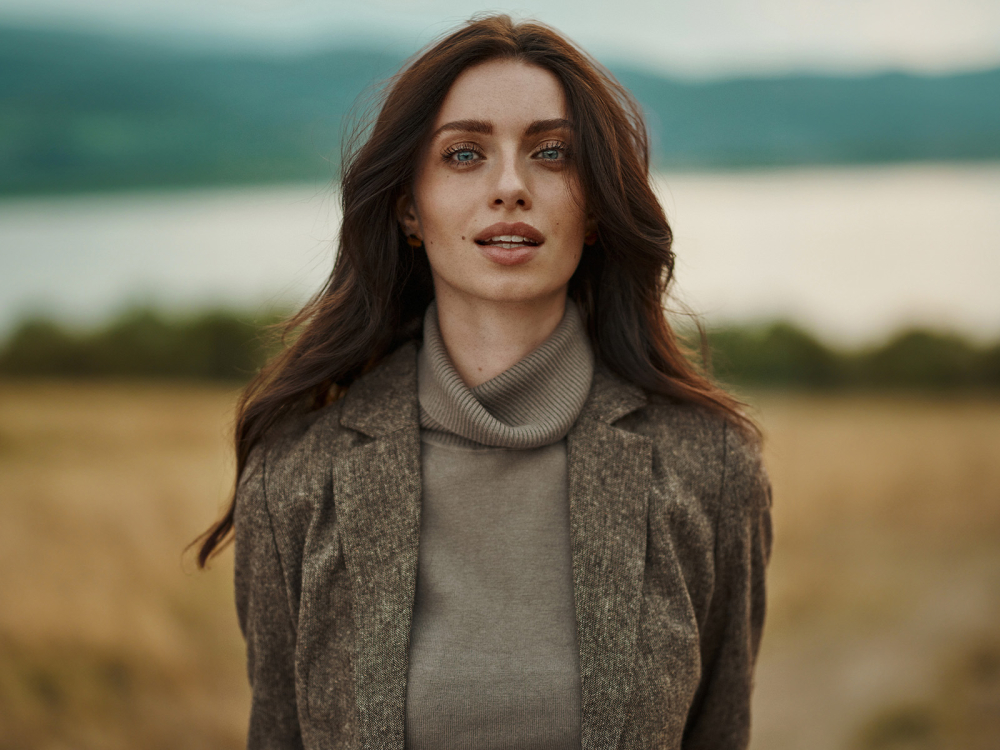 Cum să porți un pulover cu gât înalt pentru femei? Idei de styling elegant și casual