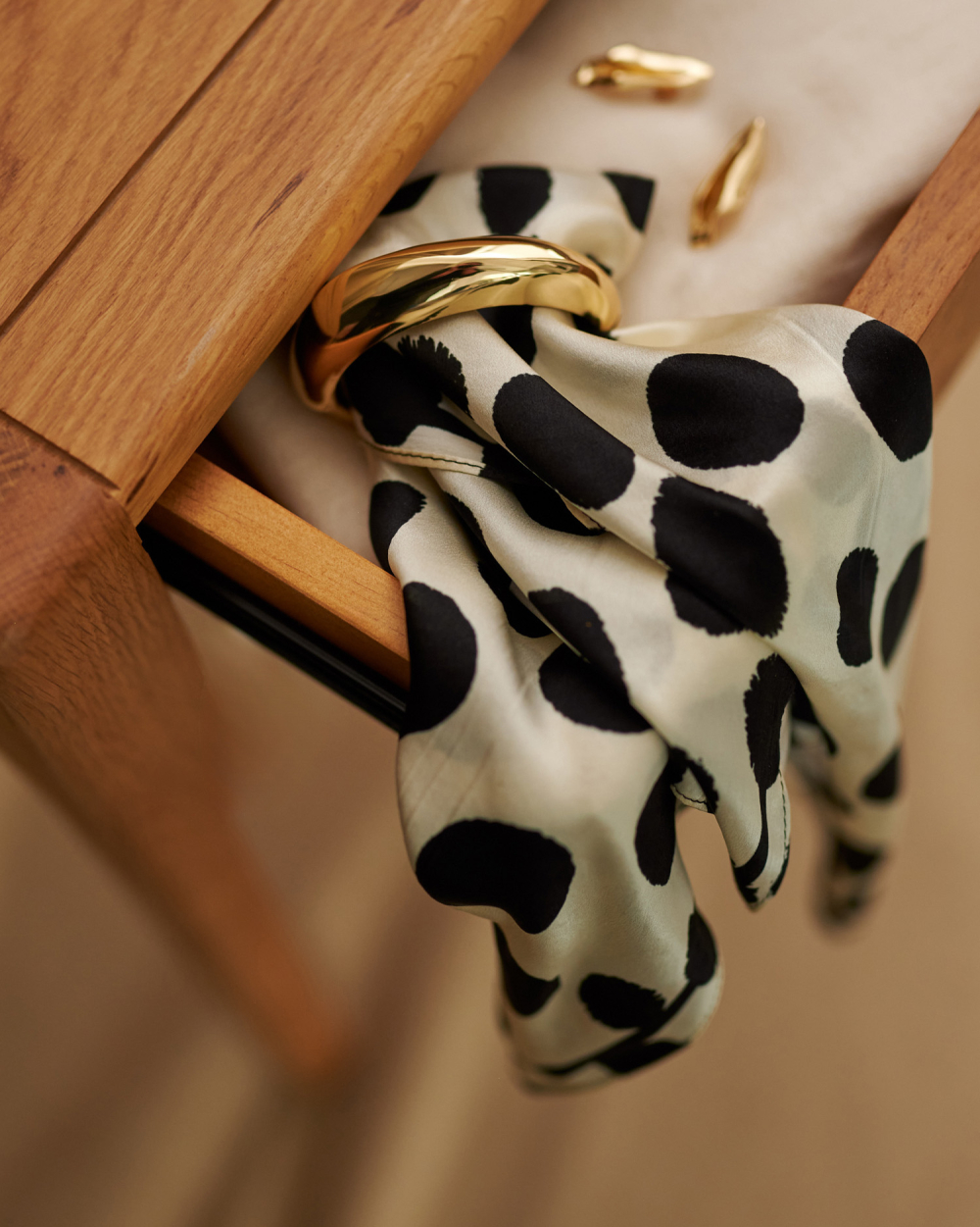 šatka uložená v zásuvke 