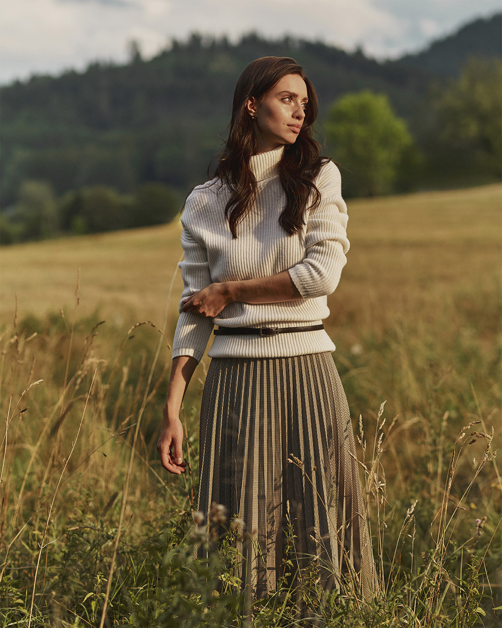 Jak nosić golf damski? Pomysły na stylizacje eleganckie i casual