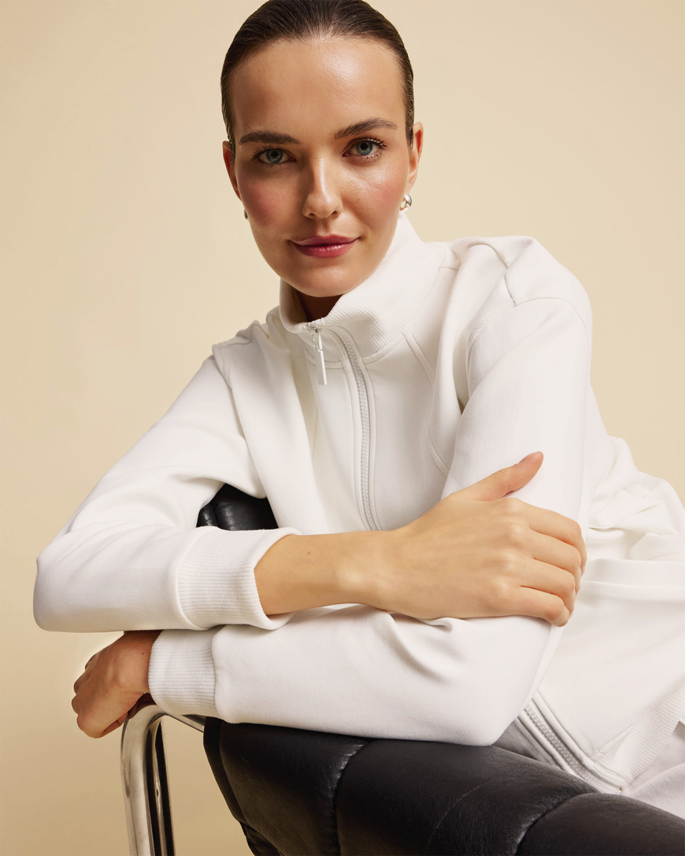 Minimalistický štýl obliekania. Nechajte sa inšpirovať elegantnou jednoduchosťou