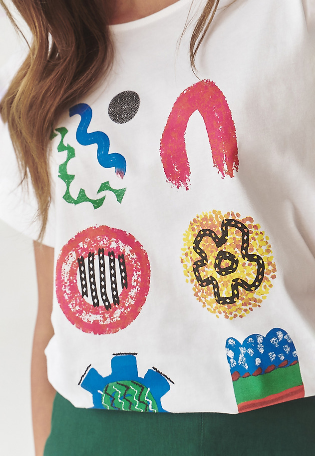 OVERSIZED LADIES' T-SHIRT WITH MULTICOLORED PRINT – MAKI 1 OVERSIZED LADIES' T-SHIRT WITH MULTICOLORED PRINT – MAKI 1 WHITE 4