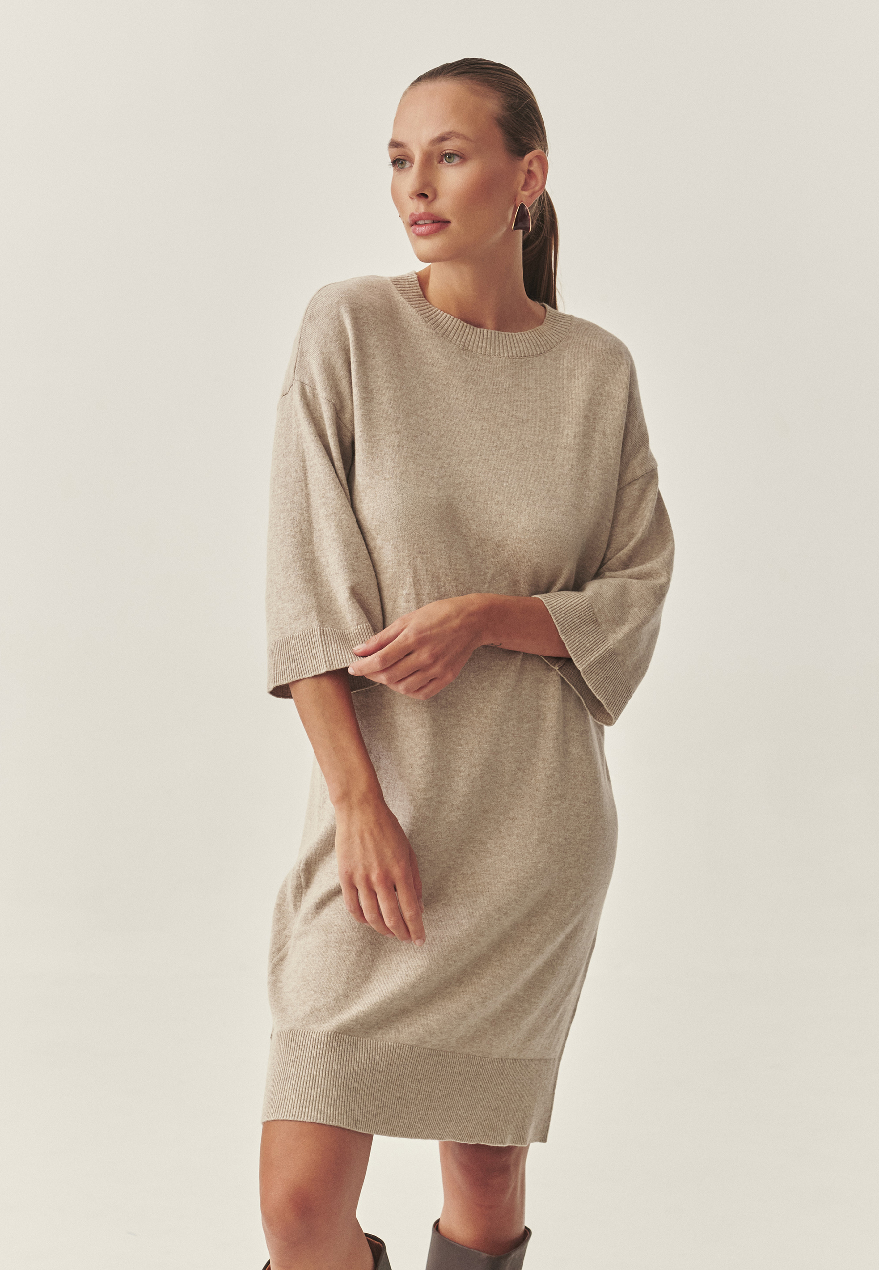 OBLEKA S ŠIROKIMI ROKAVI IZ BOMBAŽNE PREJE - GLEN BEŽ 2