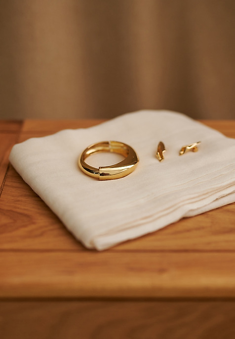 MASÍVNY NÁRAMOK VO FORME PRSTEŇA - PETURIA MASÍVNY NÁRAMOK VO FORME PRSTEŇA - PETURIA