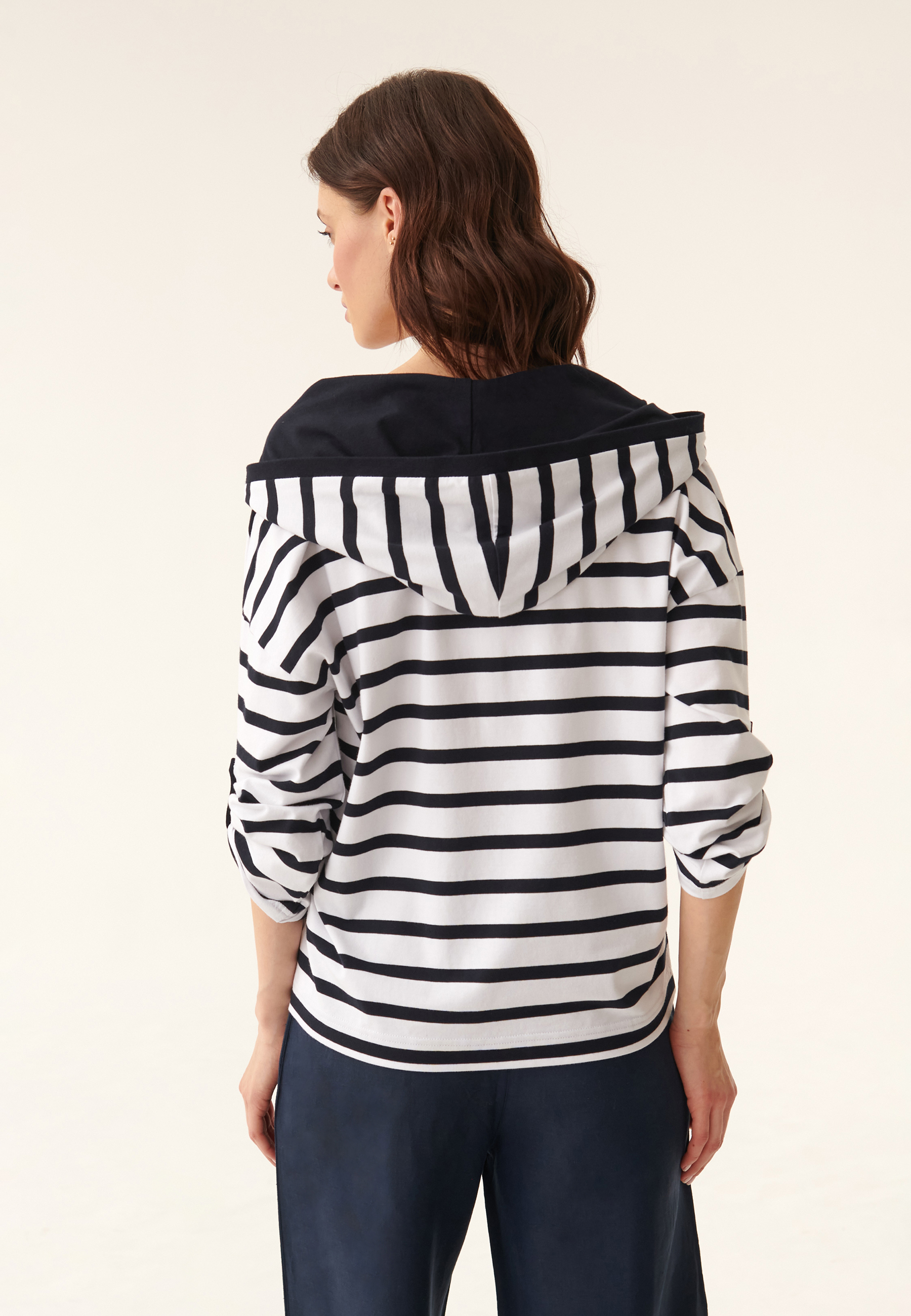 LADIES' STRIPED SWEATSHIRT WITH A HOOD ZINA