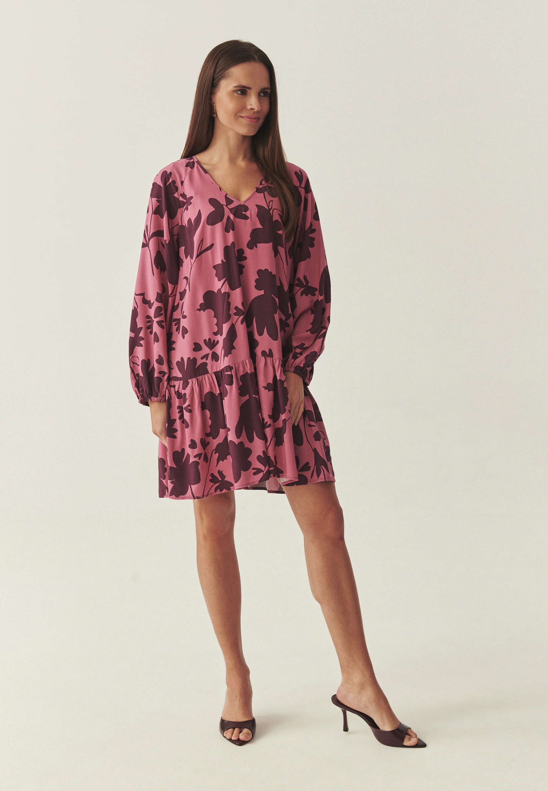 WZORZYSTA SUKIENKA Z WISKOZY LENZING™ ECOVERO™ - TATINA MULTIKOLOR 2