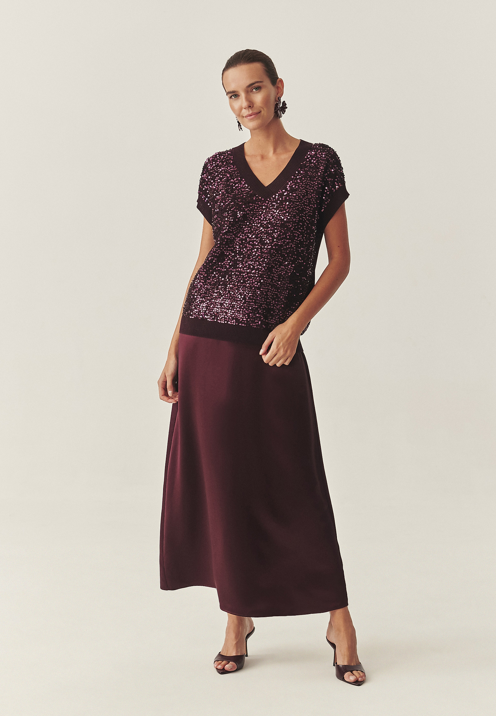 STYLOWY SWETER Z CEKINOWYMI APLIKACJAMI - ICOMA STYLOWY SWETER Z CEKINOWYMI APLIKACJAMI - ICOMA CZERWONY 118313