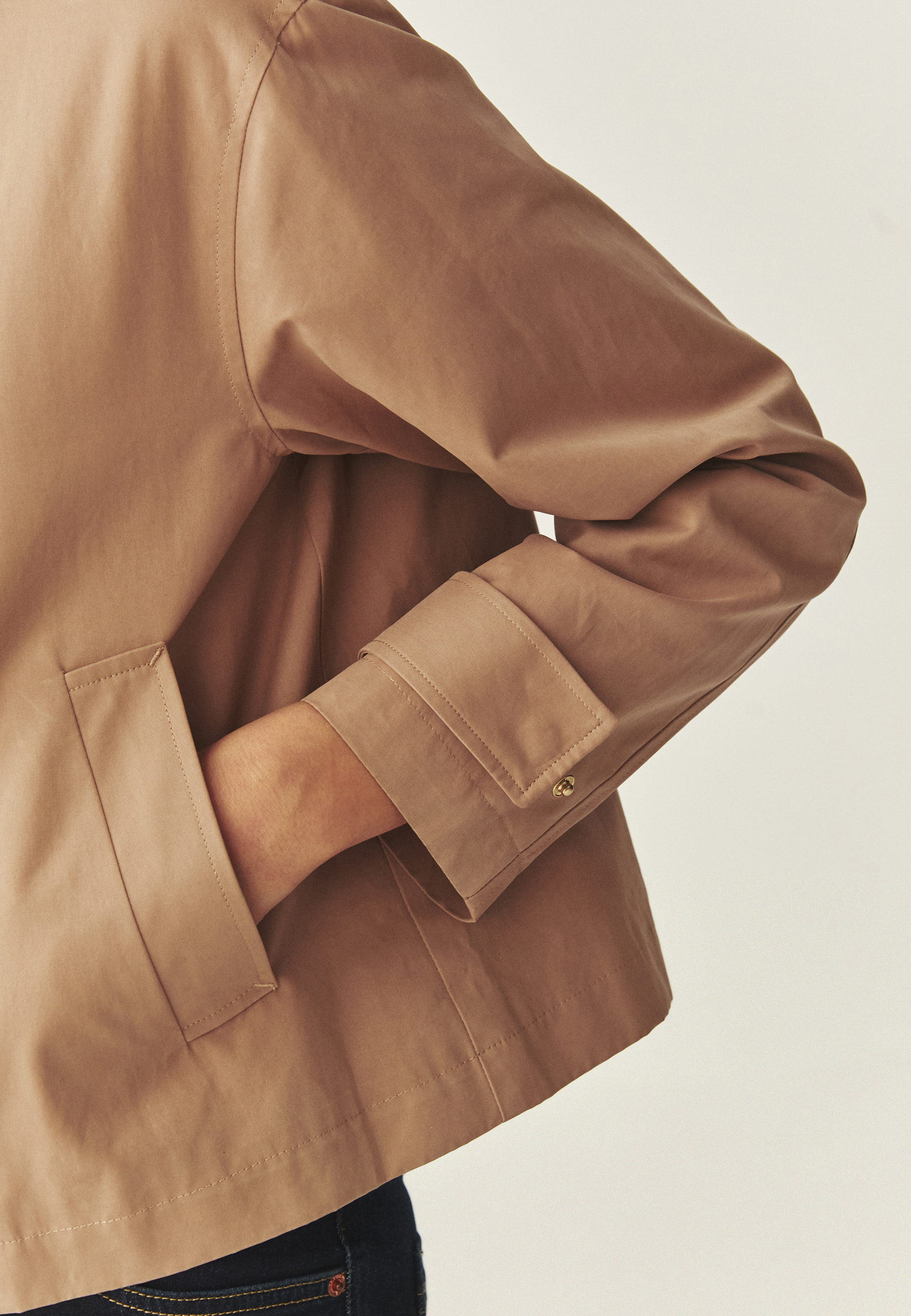 BUNDA S KAPUCÍ – AURORA