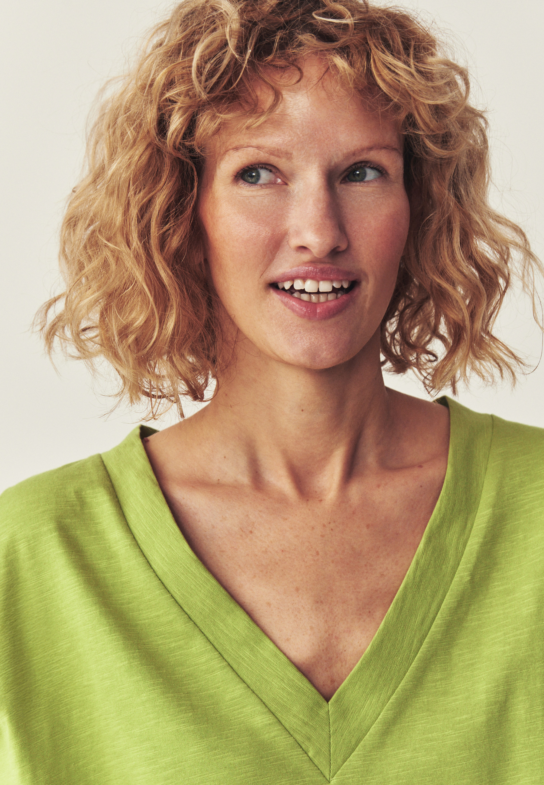 TRICOU LEJER, DIN BUMBAC - LALIQ