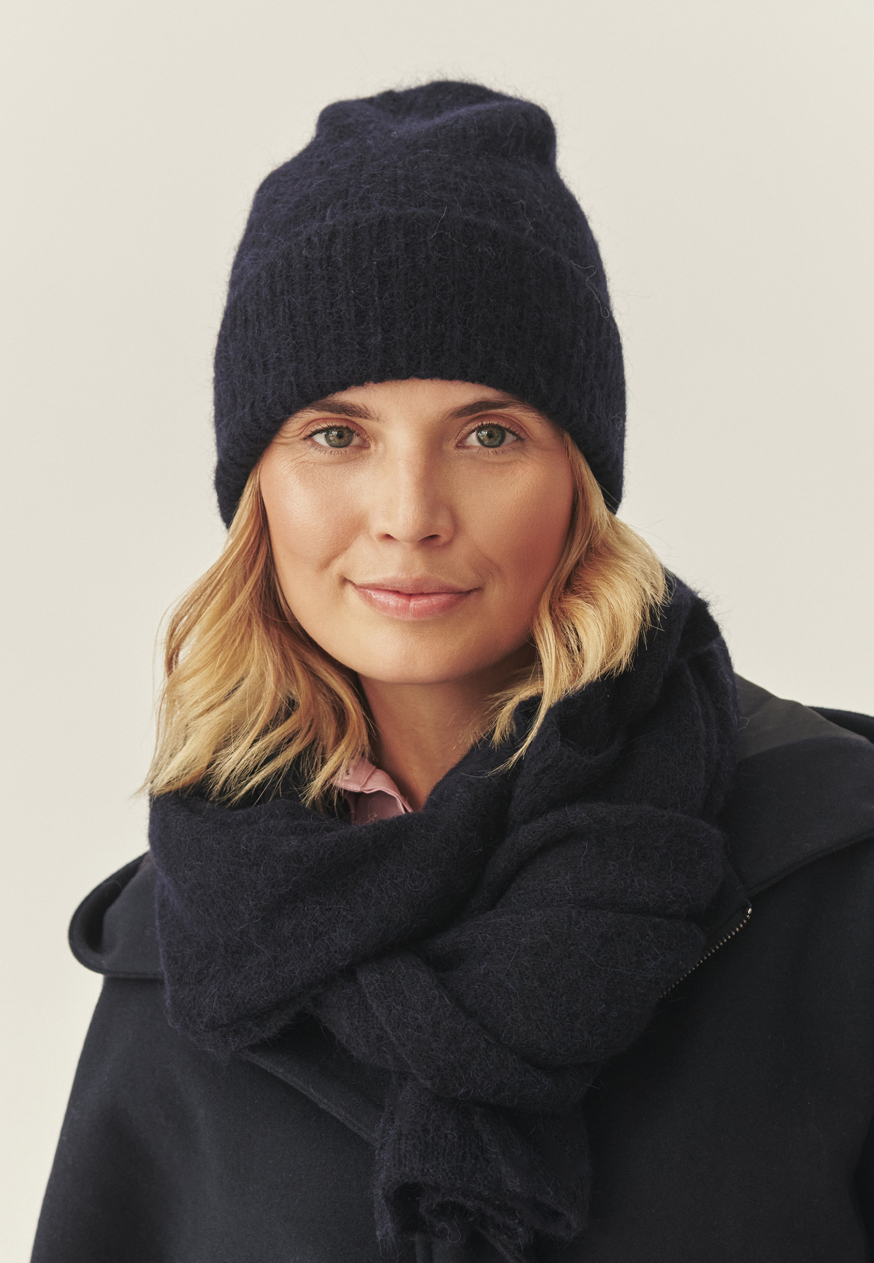 KLASYCZNA CZAPKA Z WEŁNĄ I ALPAKĄ - NUVA GRANATOWY 2