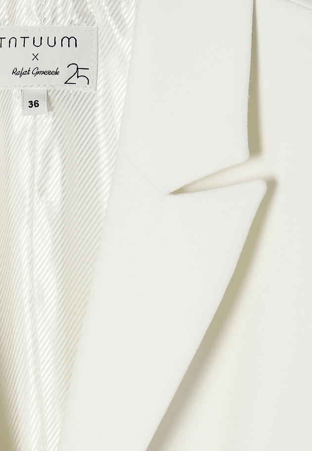 DLOUHÁ VYPASOVANÁ DÁMSKÁ PLÁTĚNÁ VESTA EMA DLOUHÁ VYPASOVANÁ DÁMSKÁ PLÁTĚNÁ VESTA EMA ECRU 10