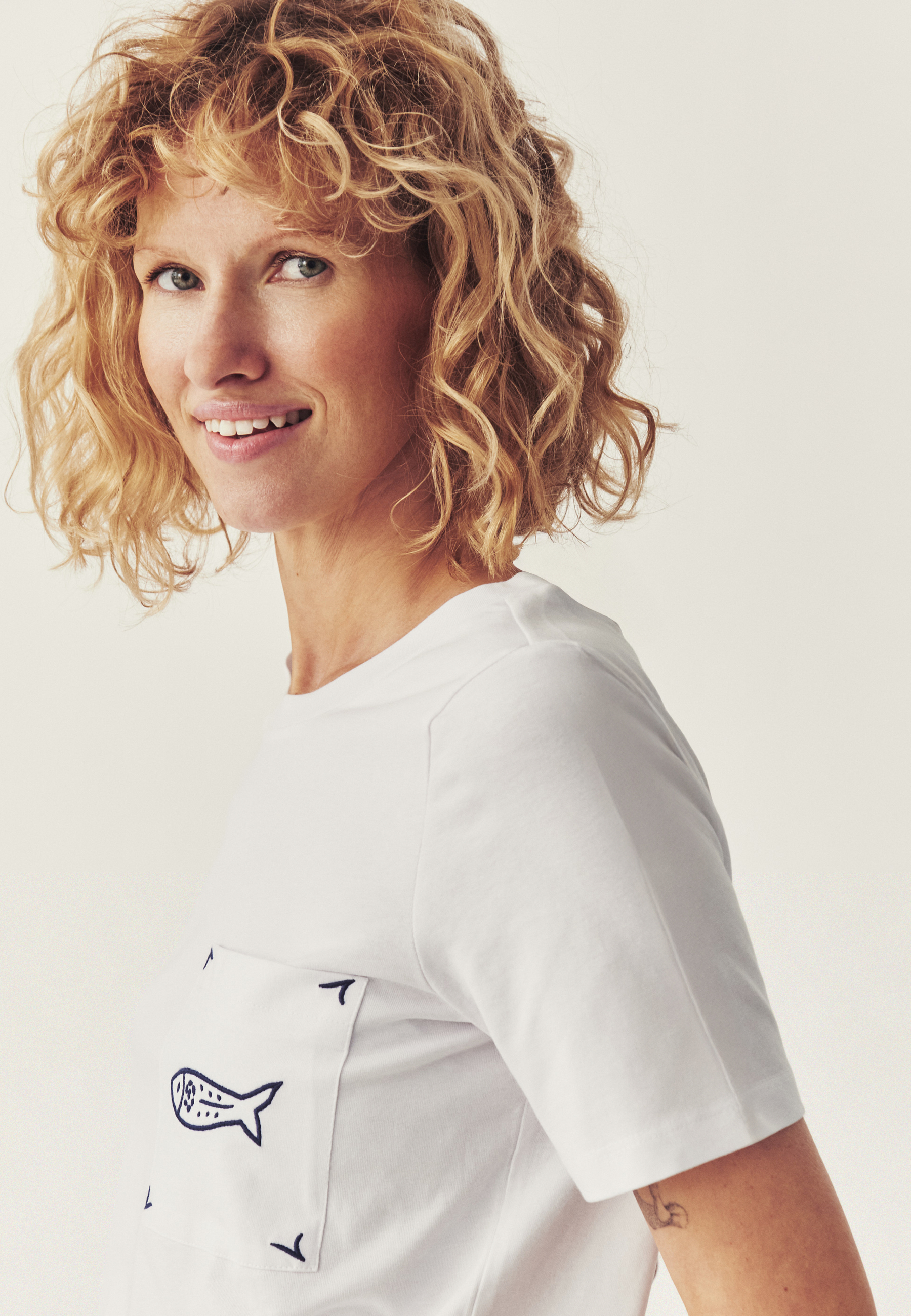 BAWEŁNIANY T-SHIRT Z KIESZONKĄ - MIRASA BIAŁY 2