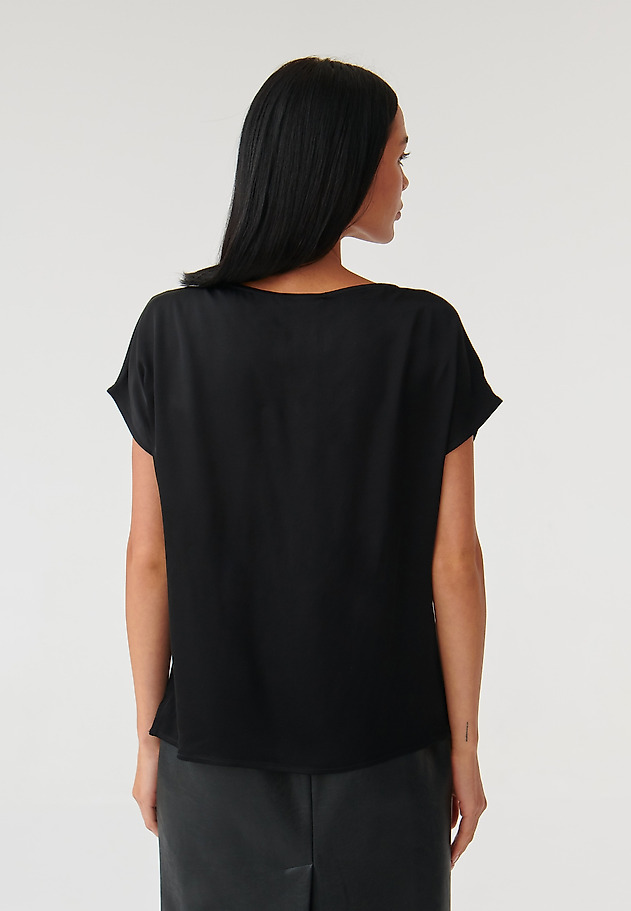 LADIES’ SHORT-SLEEVED BLOUSE OMA LADIES’ SHORT-SLEEVED BLOUSE OMA BLACK 4