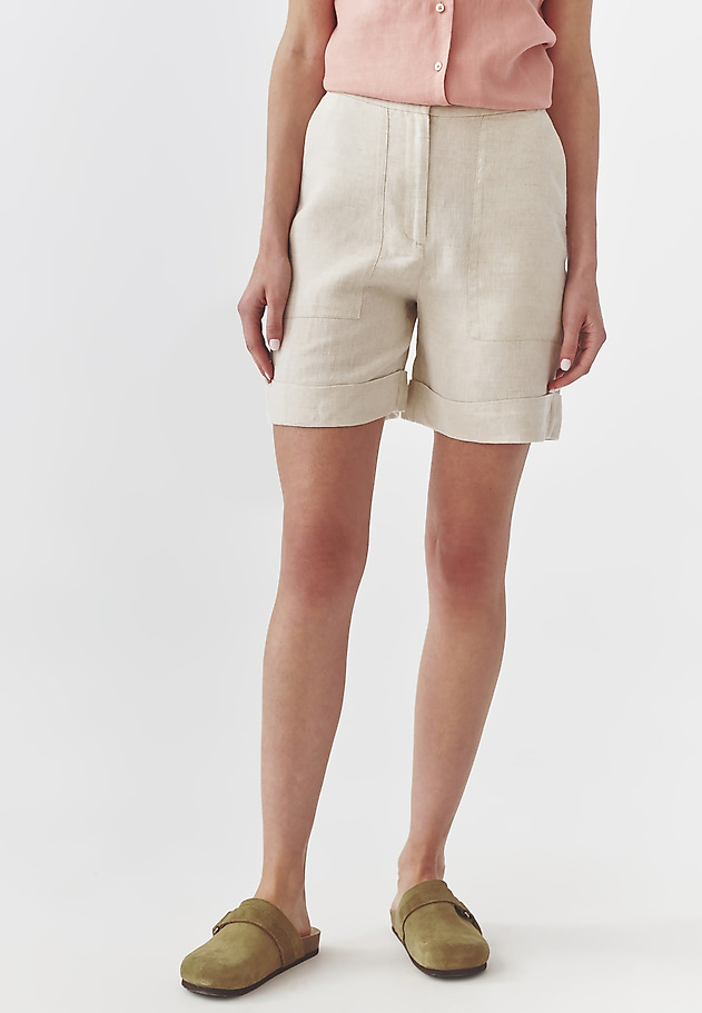 LADIES’ LINEN SHORTS WITH COCONUT BUTTON - ERIO LADIES’ LINEN SHORTS WITH COCONUT BUTTON - ERIO BEIGE 2