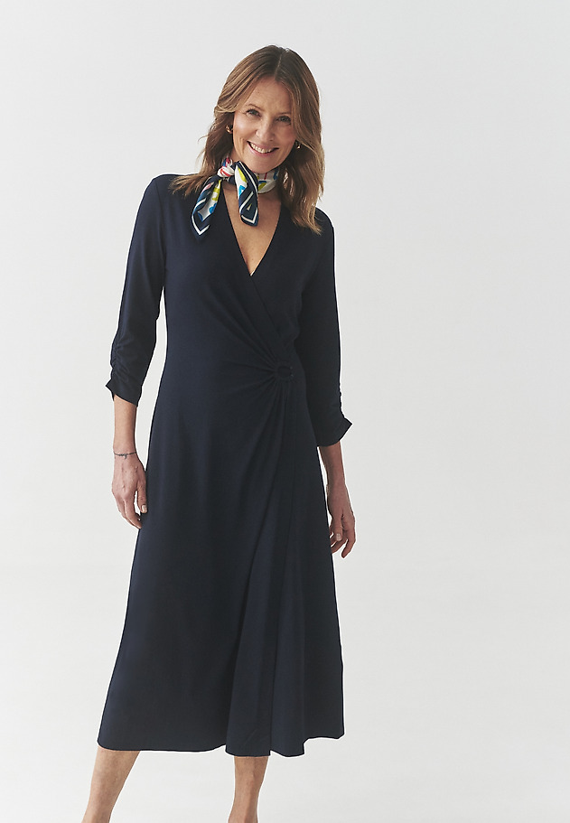 ENVELOPE DRESS WITH DECORATIVE BUCKLE — LINDA ENVELOPE DRESS WITH DECORATIVE BUCKLE — LINDA GRANATOWY 2