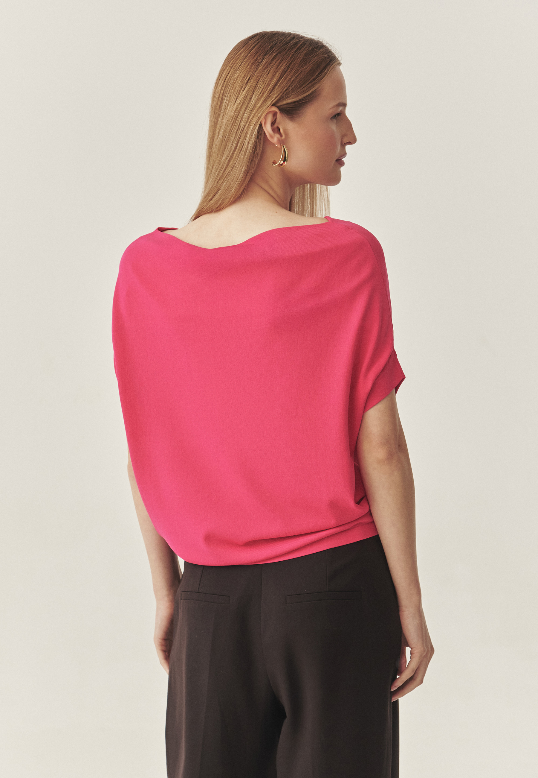 DZIANINOWA BLUZKA DAMSKA Z OZDOBNYM DEKOLTEM - ATI RÓŻOWY 2