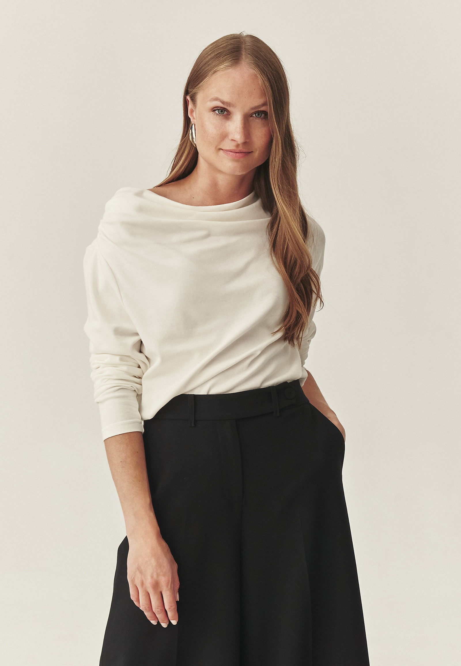 CLASSIC BLOUSE VÍZSZERŰ KIVÁGÁSSAL - RITA CLASSIC BLOUSE VÍZSZERŰ KIVÁGÁSSAL - RITA EKRÜ 115368