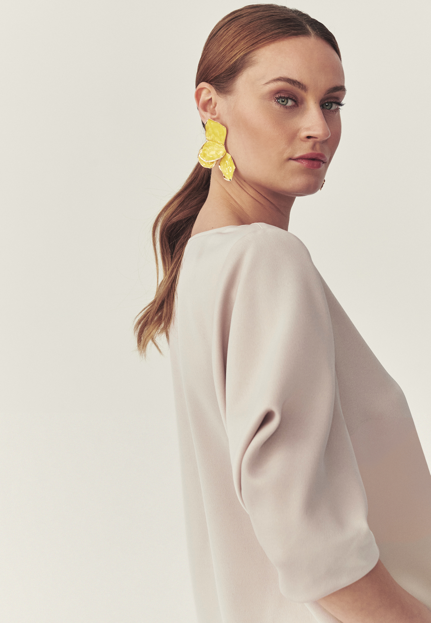 SATYNOWA BLUZKA Z SZEROKIM RĘKAWEM - LAMA 1 SZARY 2