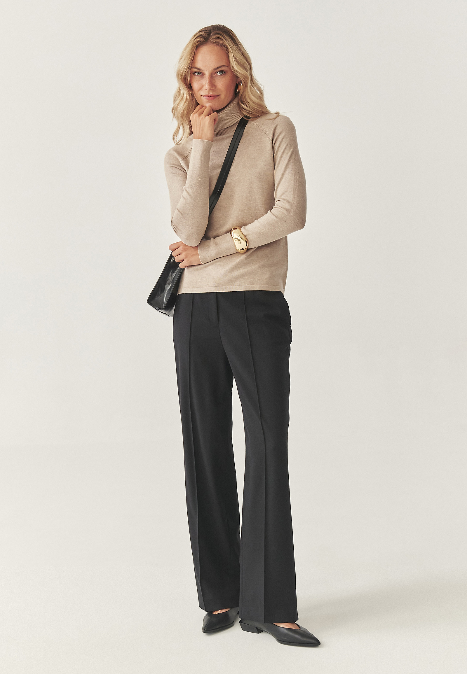 KLASSZIKUS TURTLENECK PULÓVER - NEKOKI KLASSZIKUS TURTLENECK PULÓVER - NEKOKI BÉZS 115138