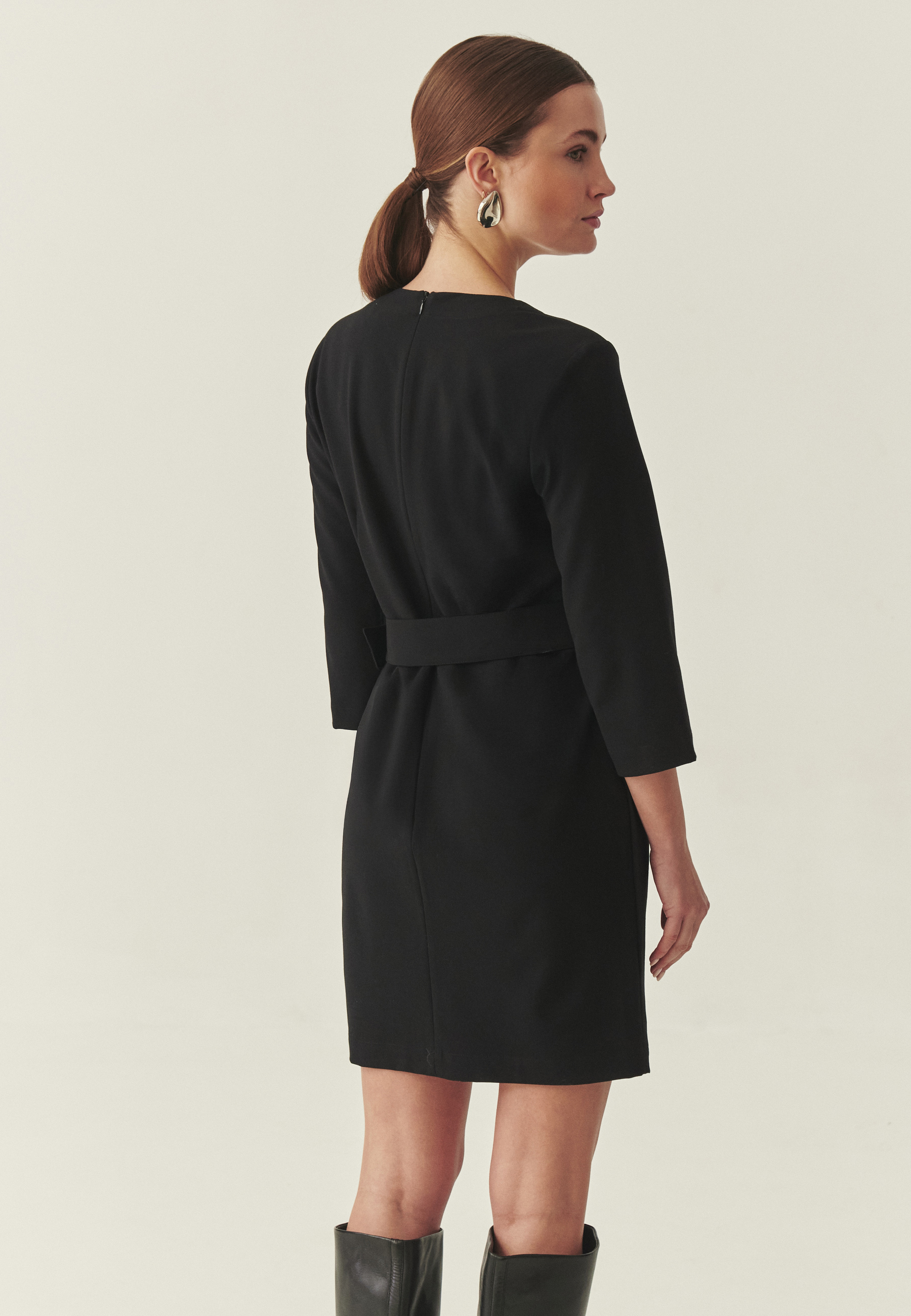 KRÁTKE ŠATY S OPASKOM - ZAKA ČIERNA 2