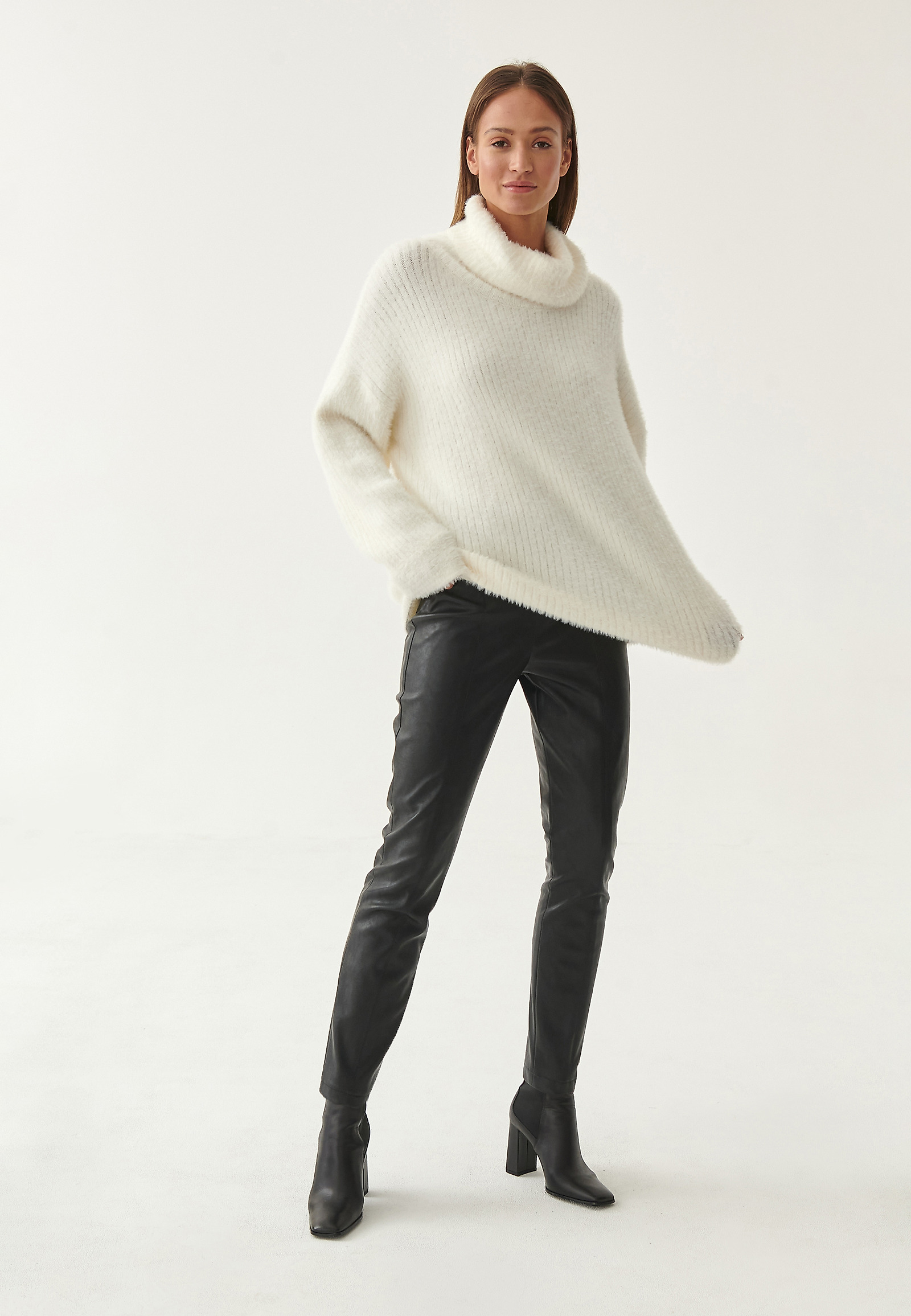 LADIES' TURTLENECK JUMPER SAWANA LADIES' TURTLENECK JUMPER SAWANA ECRU 82319