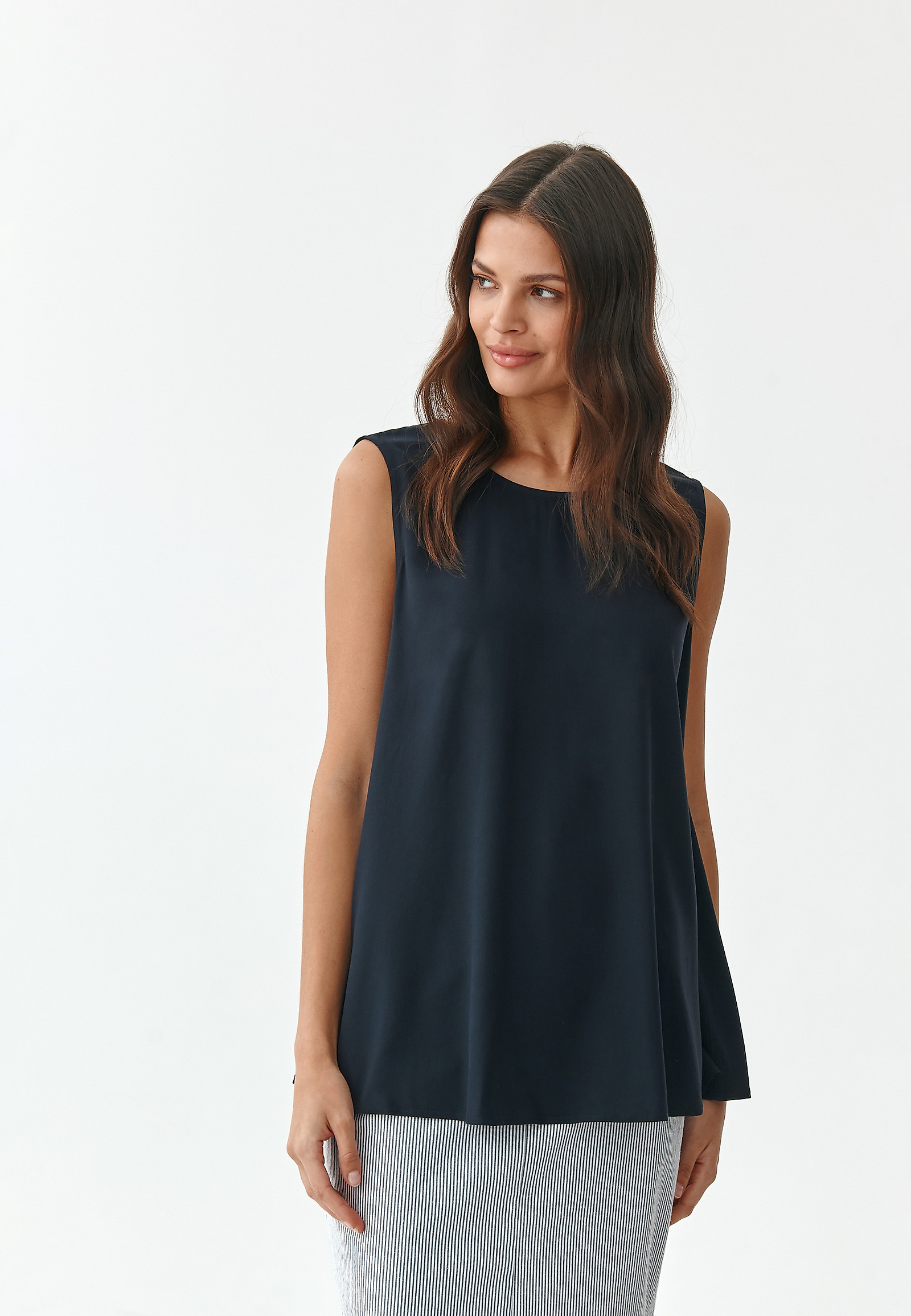 ŽENSKA BLUZA BREZ ROKAVOV AFINA 1 ŽENSKA BLUZA BREZ ROKAVOV AFINA 1 TEMNO MODRA 79375