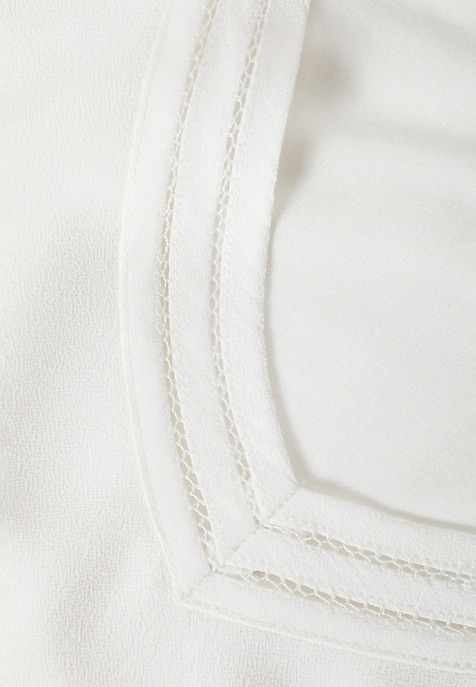 LADIES’ BLOUSE WITH A DECORATIVE NECKLINE - MORO ECRU 2