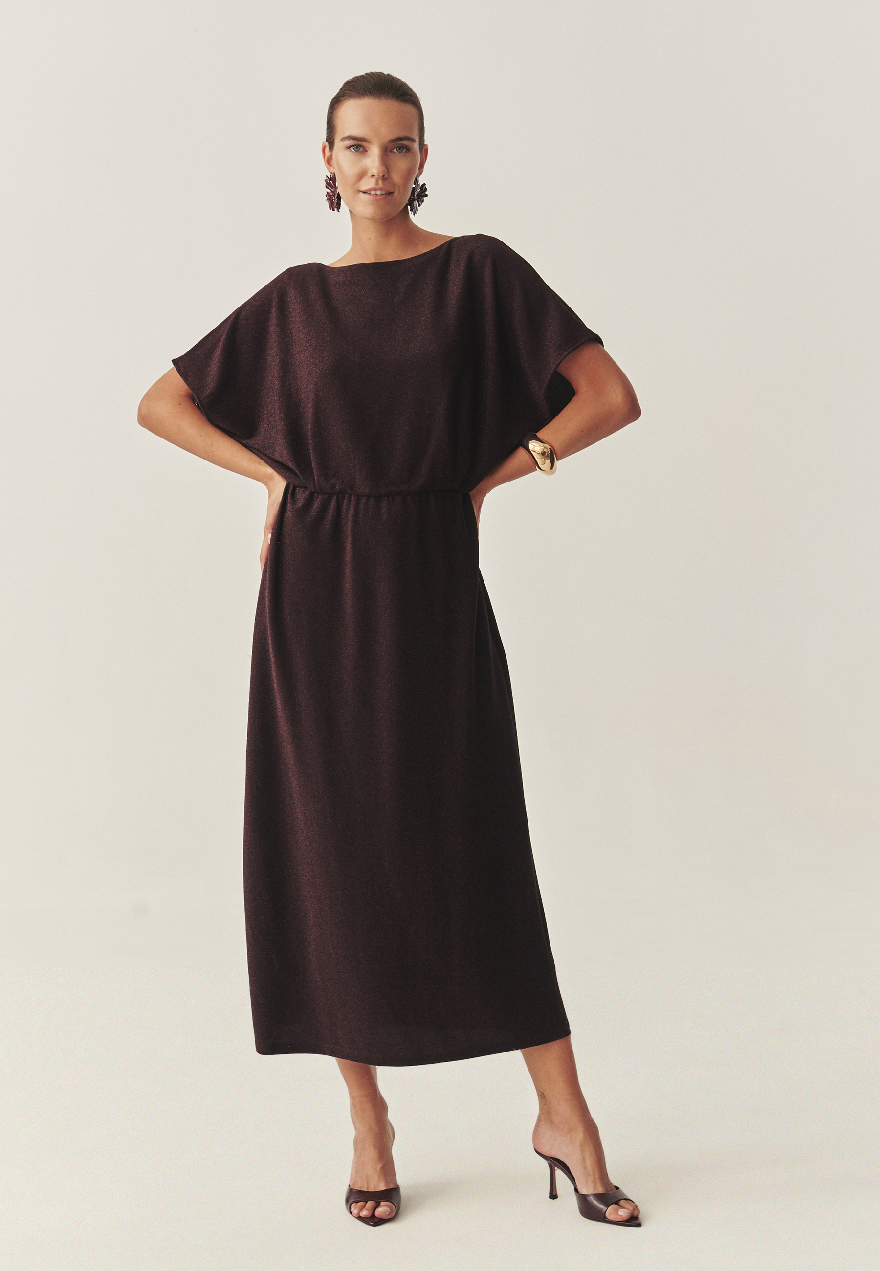 DŁUGA SUKIENKA Z METALICZNYM POŁYSKIEM - KATIE