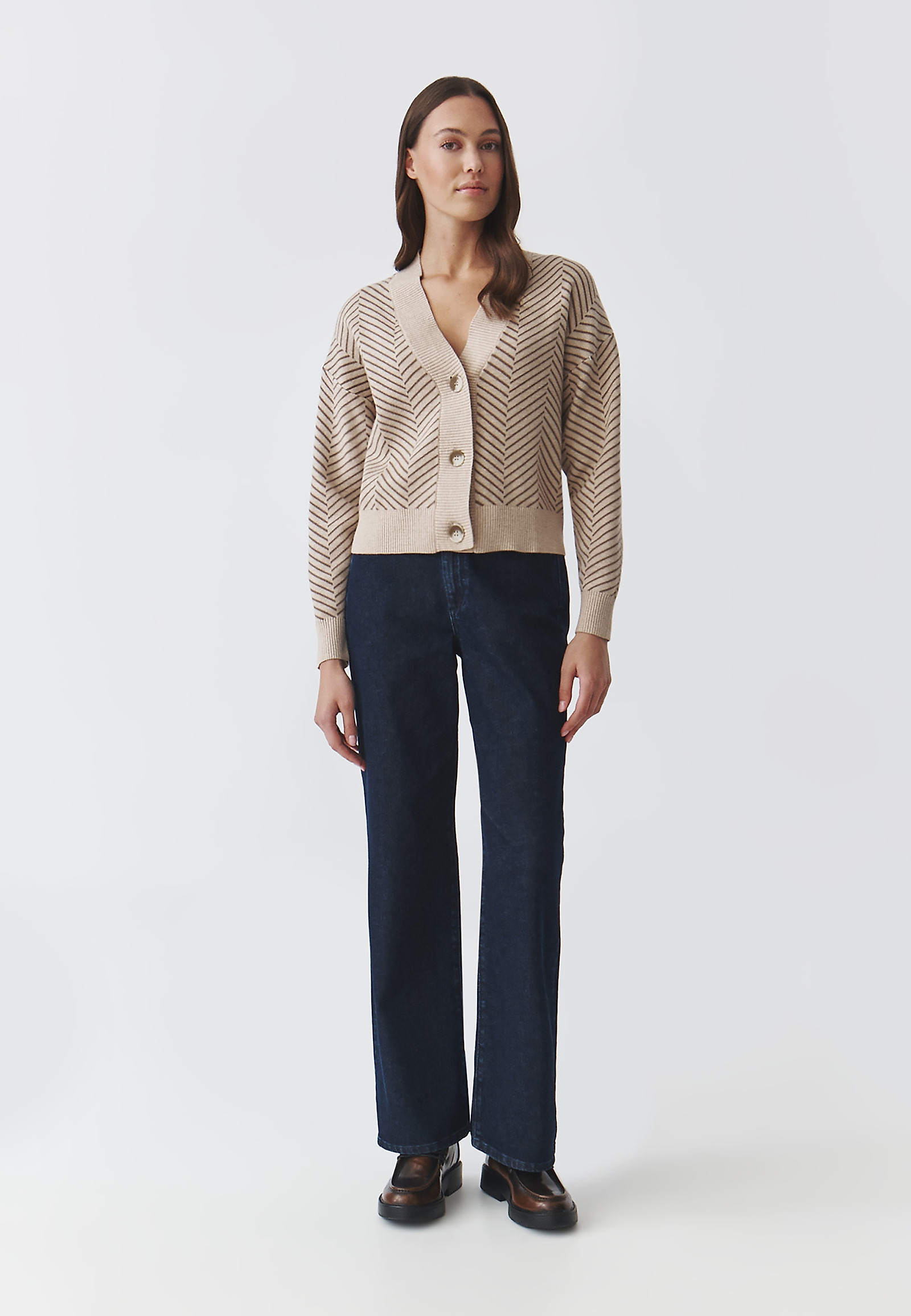 LADIES' HERRINGBONE CARDIGAN — BEATRICE LADIES' HERRINGBONE CARDIGAN — BEATRICE BEIGE 104856