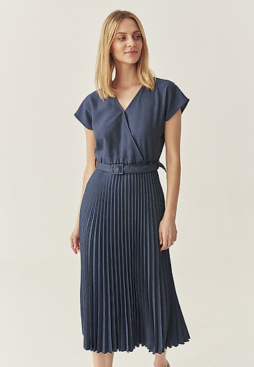 ŠATY OBÁLKOVÉHO STRIHU S PLISOVANÝM SPODNÝM DIELOM - MARIENNA ŠATY OBÁLKOVÉHO STRIHU S PLISOVANÝM SPODNÝM DIELOM - MARIENNA