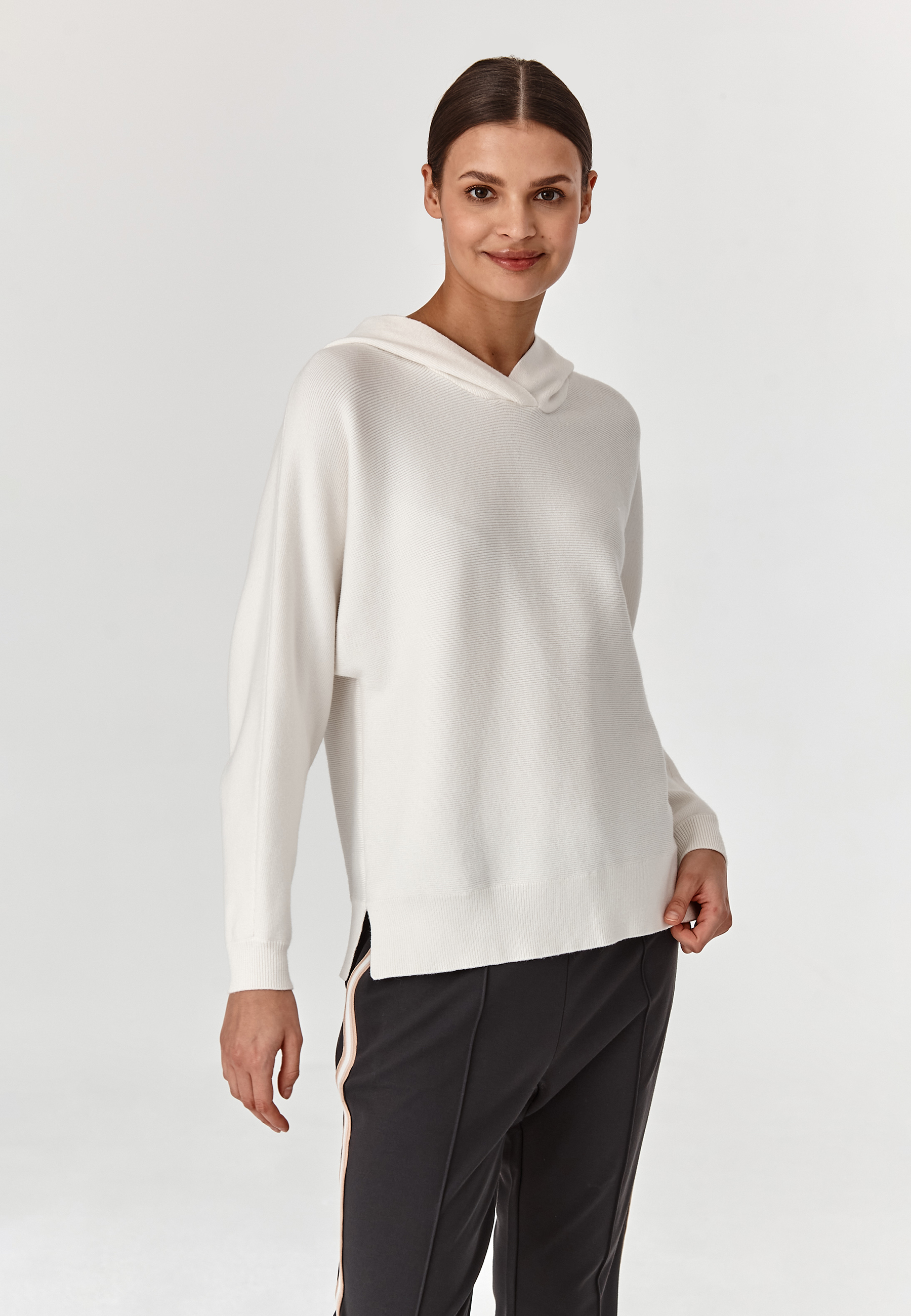 PULOVER DE DAMĂ CU GLUGĂ PULAP