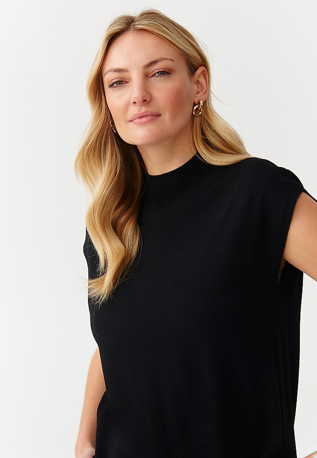STYLISH SLEEVELESS LADIES’ SWEATER - LENO STYLISH SLEEVELESS LADIES’ SWEATER - LENO CZARNY 6