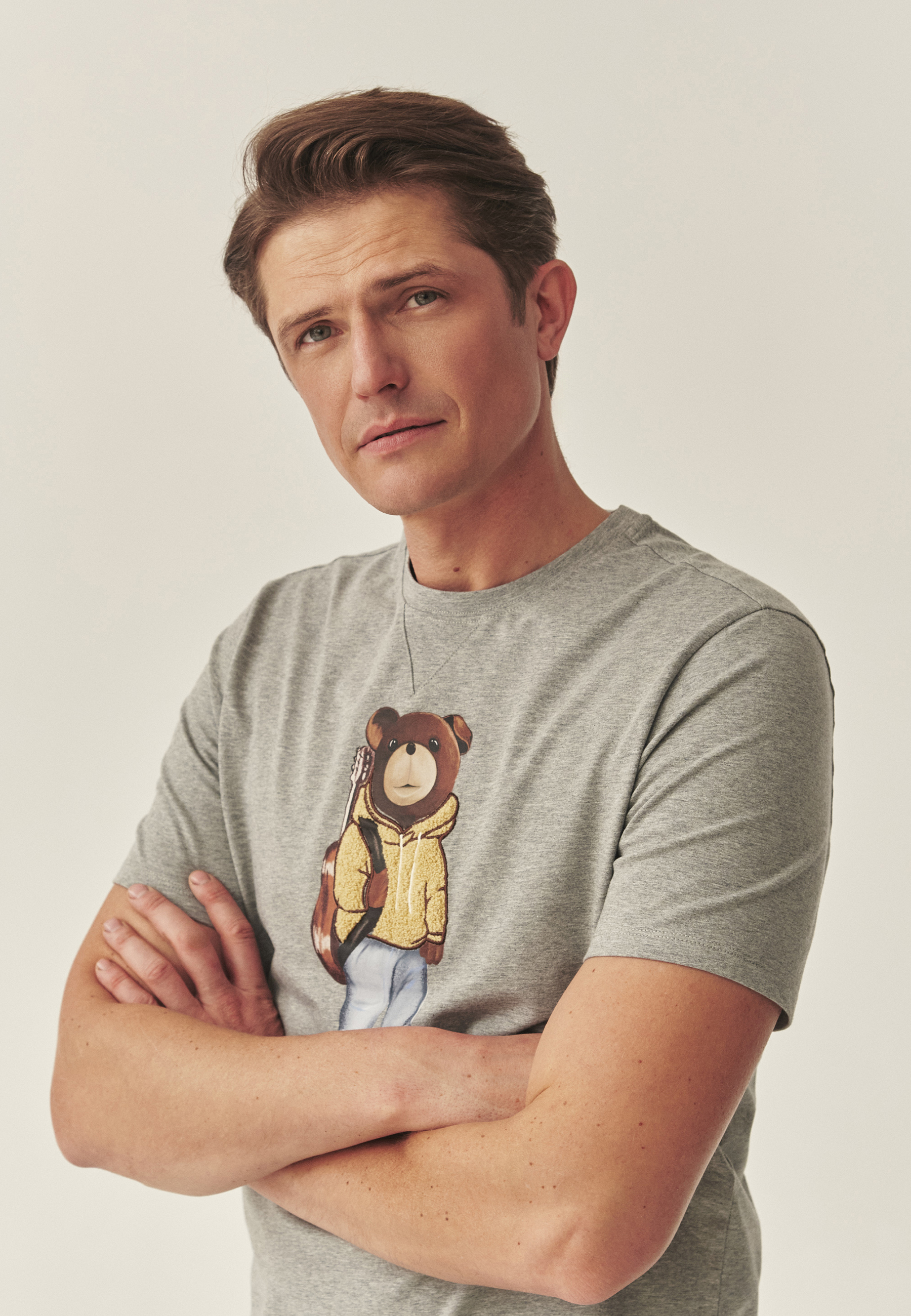 KLASYCZNY T-SHIRT Z BAJKOWYM WZOREM - FRANKO SZARY 2