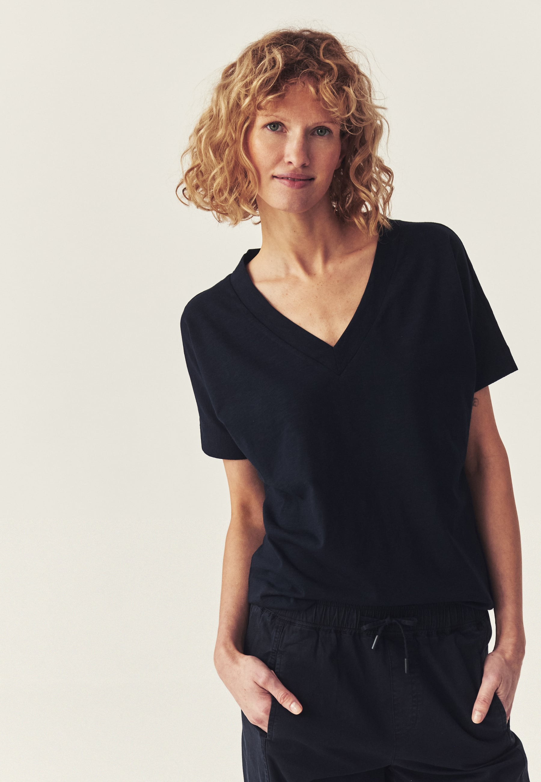 LUŹNY T-SHIRT Z BAWEŁNY - LALIQ