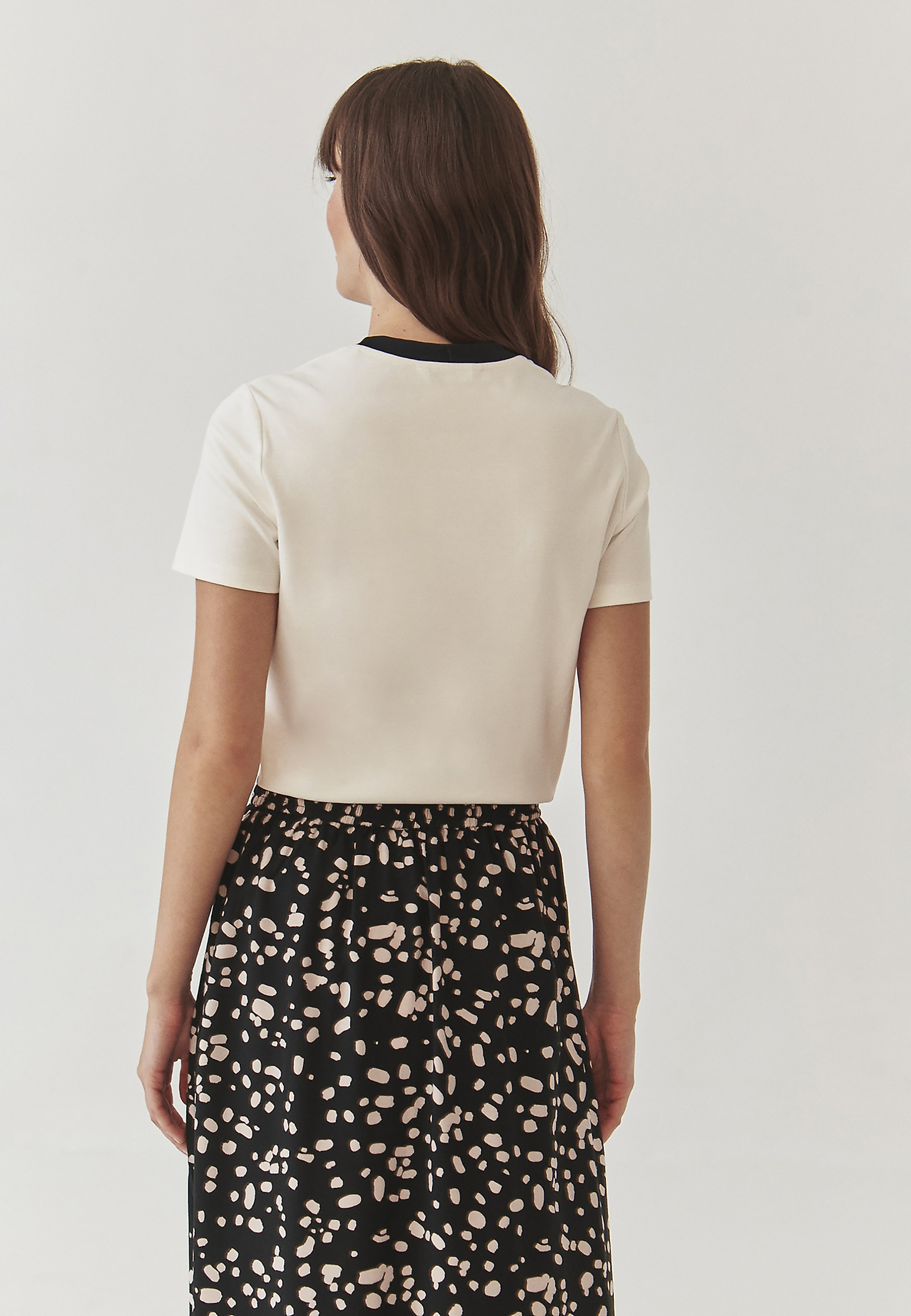 BAWEŁNIANA BLUZKA DAMSKA Z DEKOLTEM W SEREK - SALEMA BAWEŁNIANA BLUZKA DAMSKA Z DEKOLTEM W SEREK - SALEMA ECRU 98664