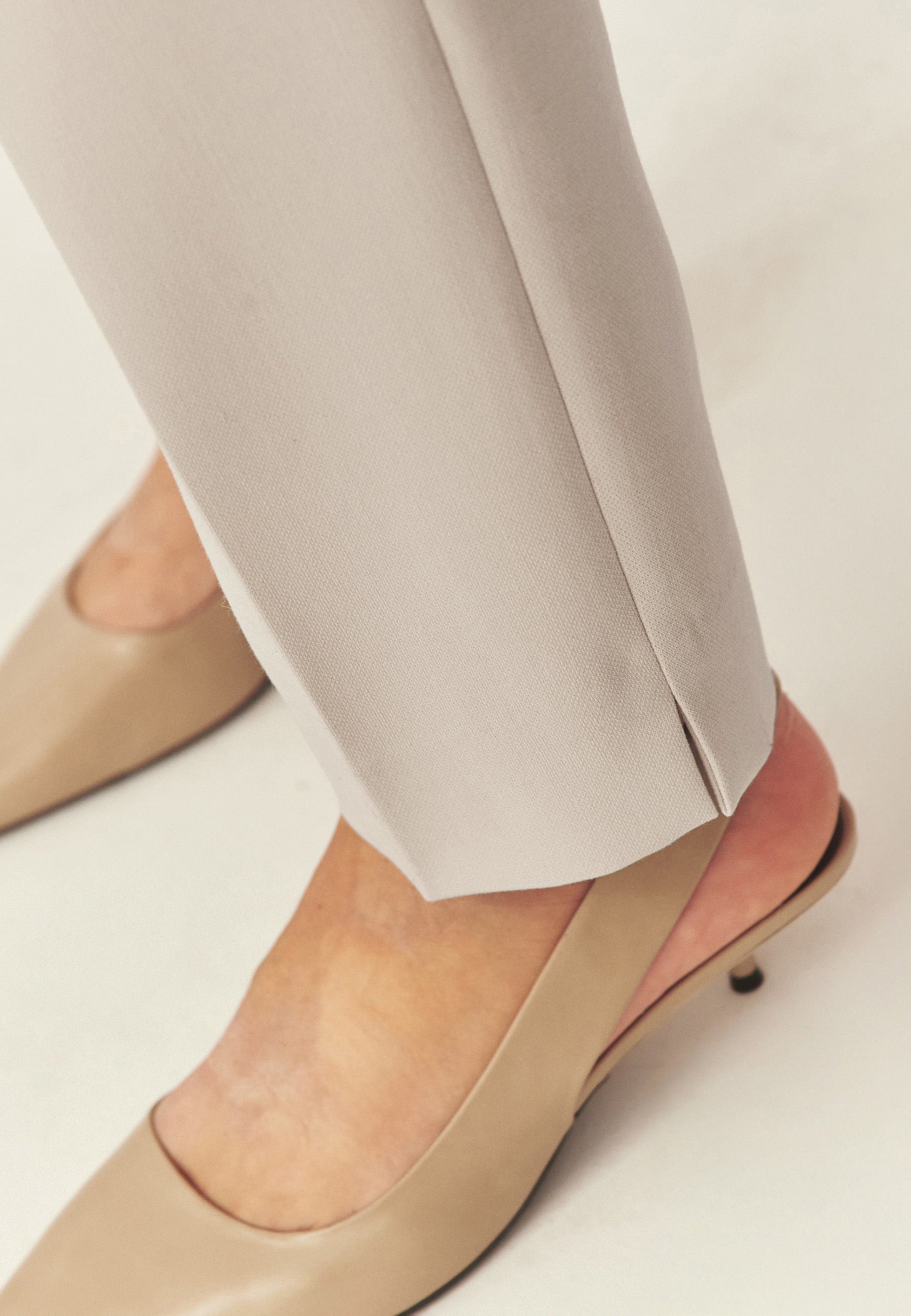 GARNITUROWE SPODNIE Z PROSTĄ NOGAWKĄ - KOLIA 7 BEŻOWY 2