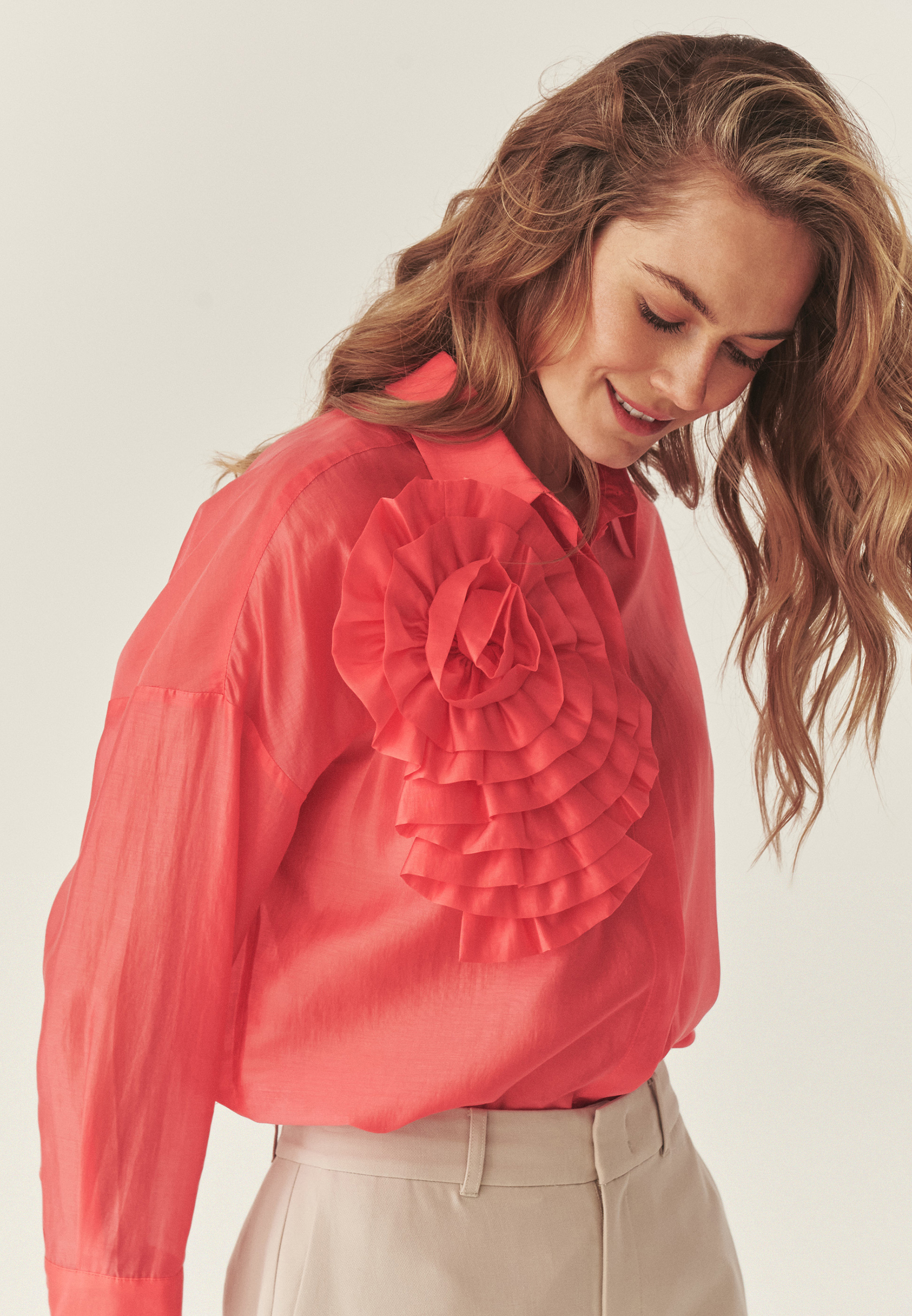 POLOPRŮHLEDNÁ KOŠILE S LYOCELLEM LENZING™ – CLARE ČERVENÁ 2