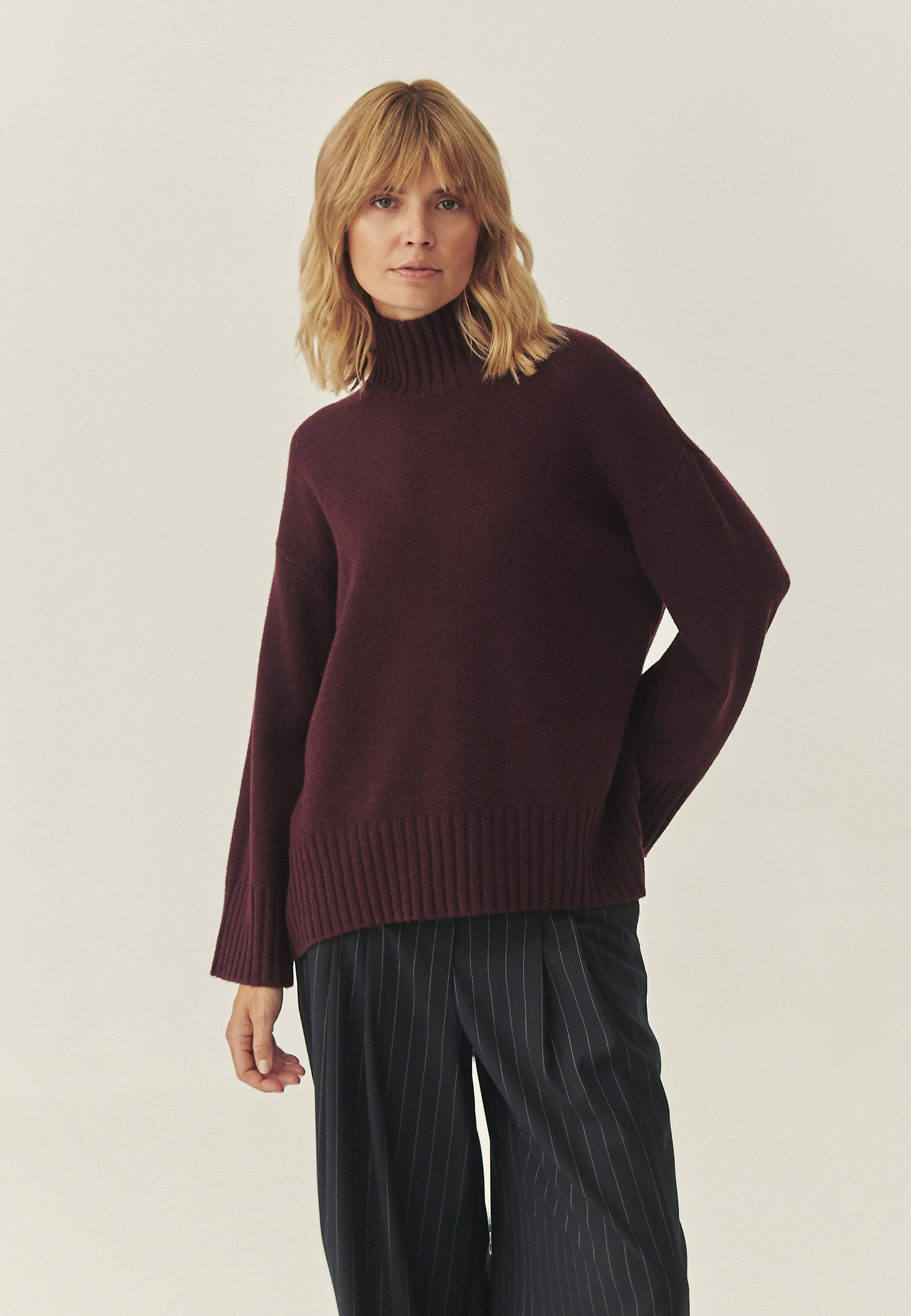 SWOBODNY SWETER Z WEŁNY - MOMA SWOBODNY SWETER Z WEŁNY - MOMA CZERWONY 115979