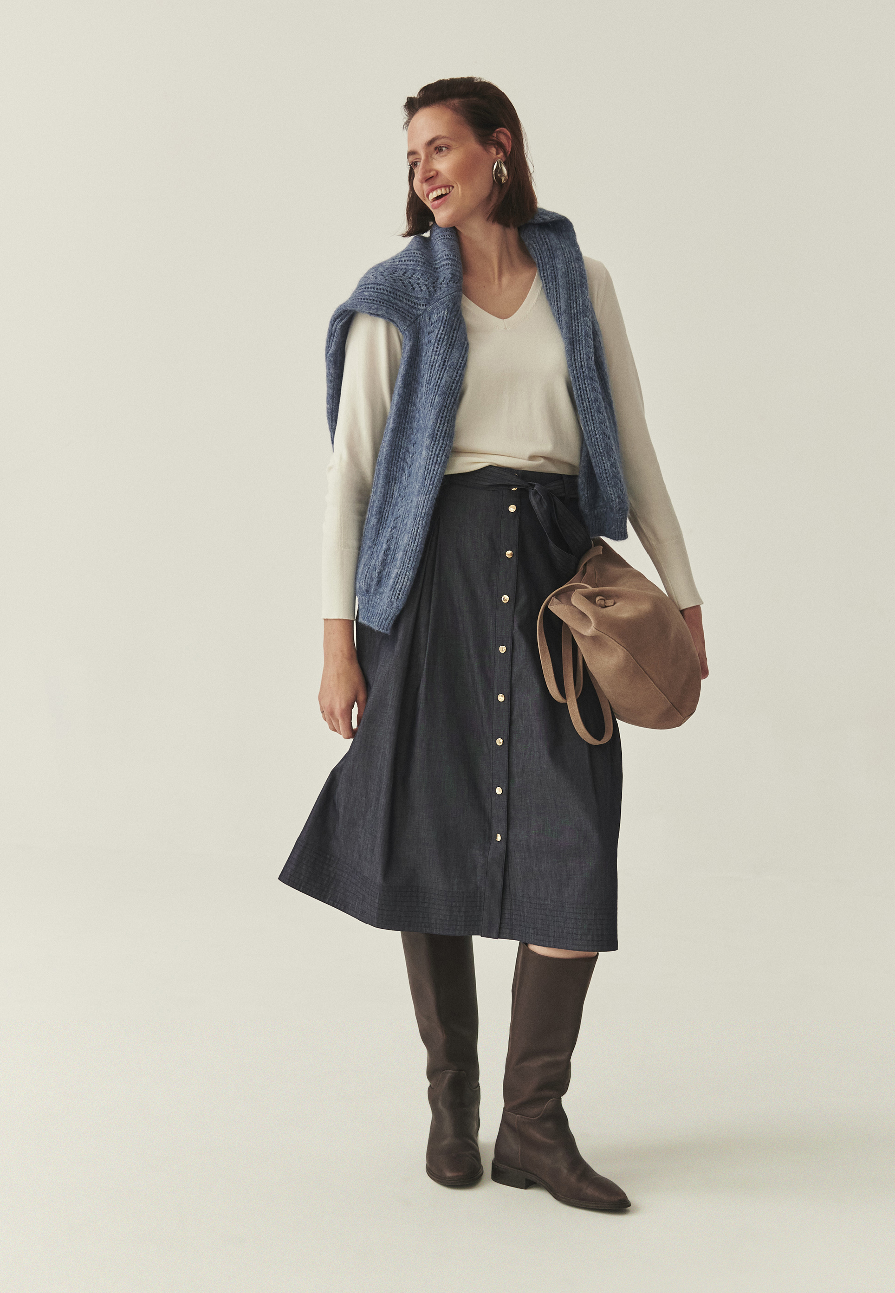 KLASYCZNY SWETER Z WISKOZĄ LENZING™ ECOVERO™ - NICOLLA BIAŁY 2