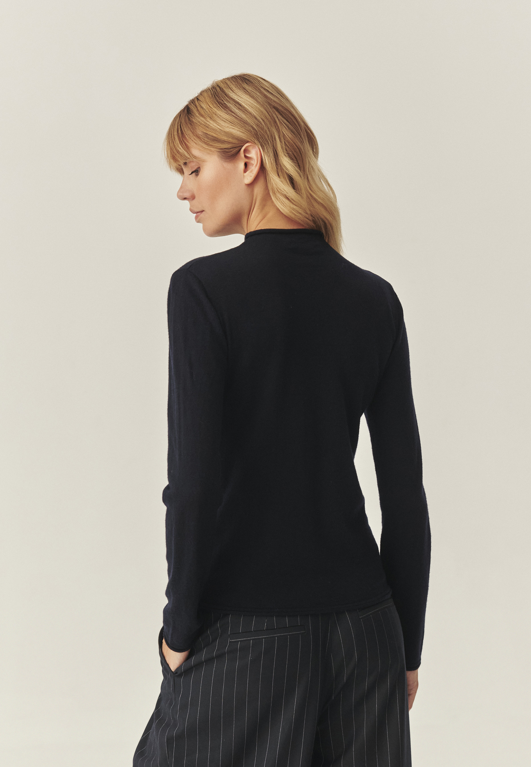 KLASIČNI POL-ROLNIK Z MEŠANICO VOLNE - BROADWAY TEMNO MODRA 2