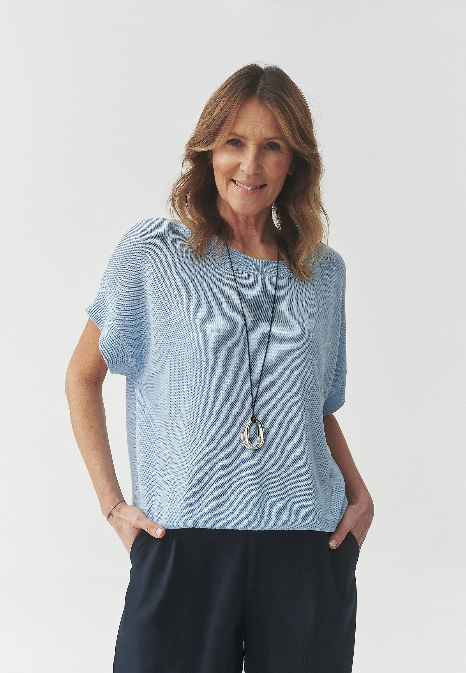 VOLNÝ SVETR S LYOCELLEM A LNEM — LIMI VOLNÝ SVETR S LYOCELLEM A LNEM — LIMI MODRÁ 105680