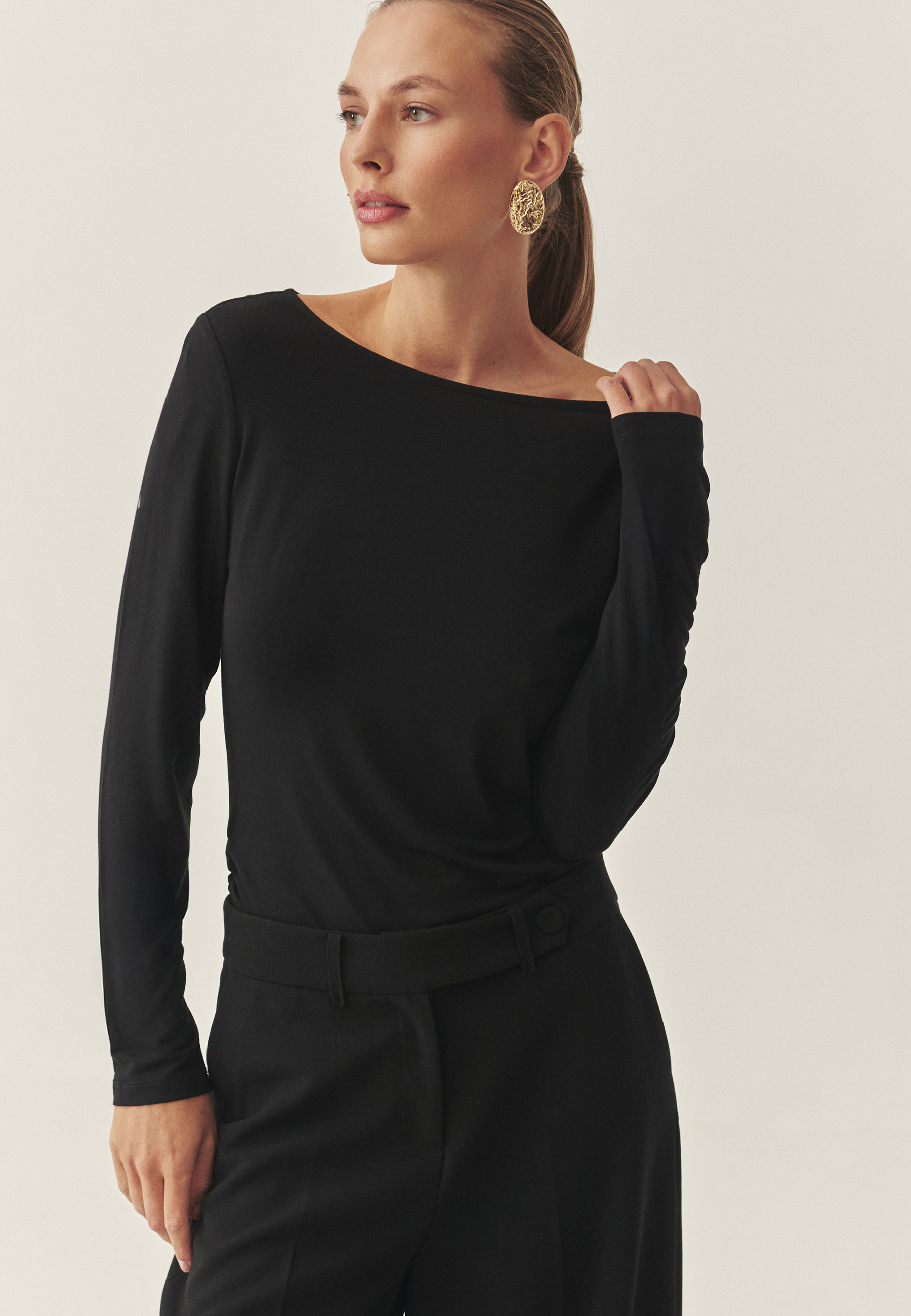 LADIES’ BLOUSE WITH DECORATIVE RUCHING - ZULA 1 BLACK 2