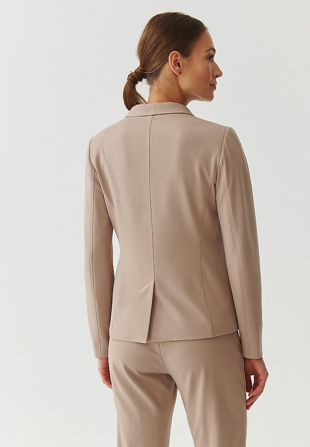 LADIES’ SINGLE-BREASTED BLAZER WITH DECORATIVE PIPING - DEDERI LADIES’ SINGLE-BREASTED BLAZER WITH DECORATIVE PIPING - DEDERI BEŻOWY 4