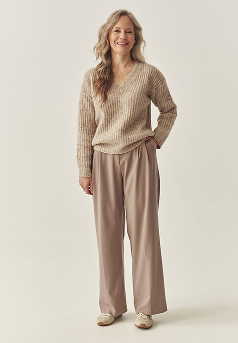 LADIES' JUMPER WITH A CREW NECKLINE — ASPEN BEIGE 2