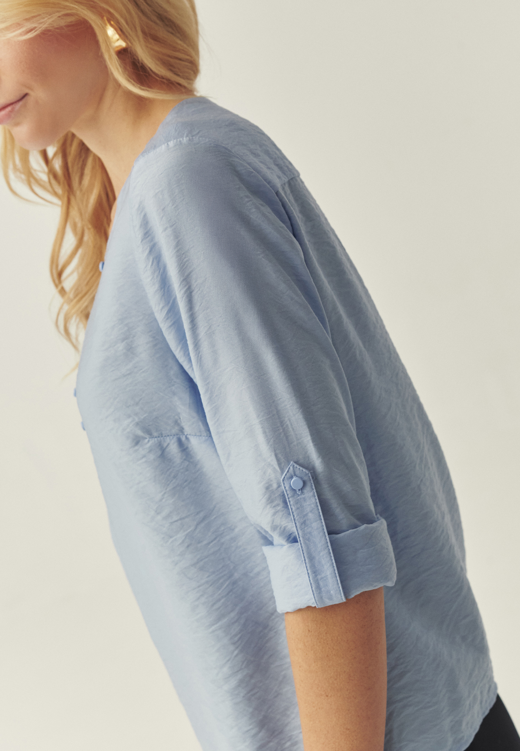 KRESZOWANA BLUZKA Z PODPINANYM RĘKAWEM - TARAMA