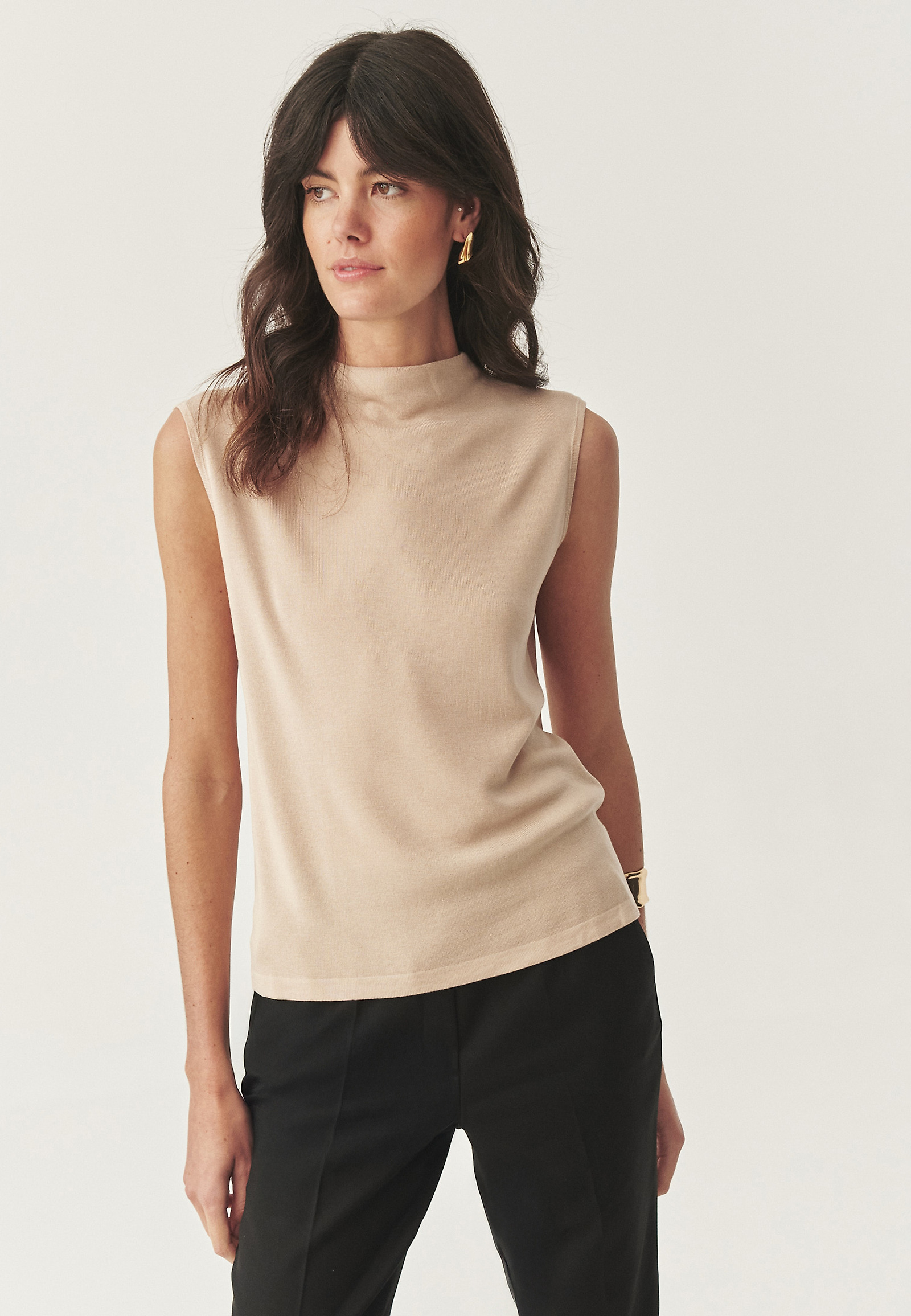 BLUZA BREZ ROKAVOV Z DODATKOM VOLNE - KEZI BLUZA BREZ ROKAVOV Z DODATKOM VOLNE - KEZI BEŽ 113577