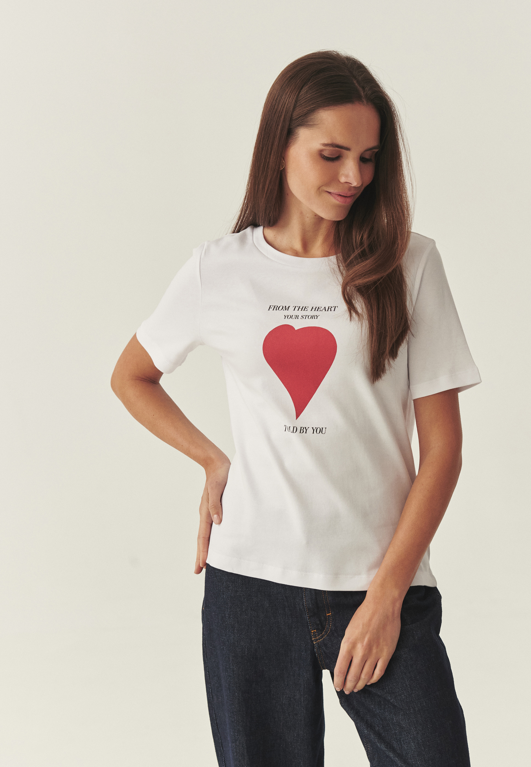 BAWEŁNIANY T-SHIRT Z NADRUKIEM I SEKRETNĄ WSZYWKĄ - AJMIRJA 2