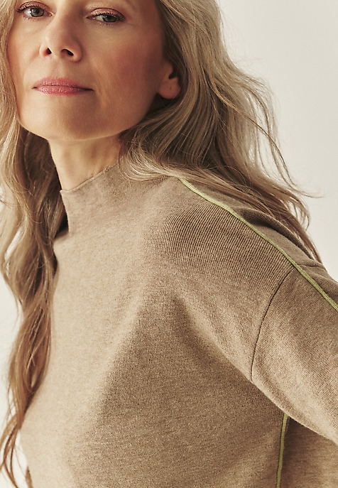 LADIES' SWEATER WITH A BOAT NECKLINE AND DECORATIVE PIPING - CORALINE BEIGE 2