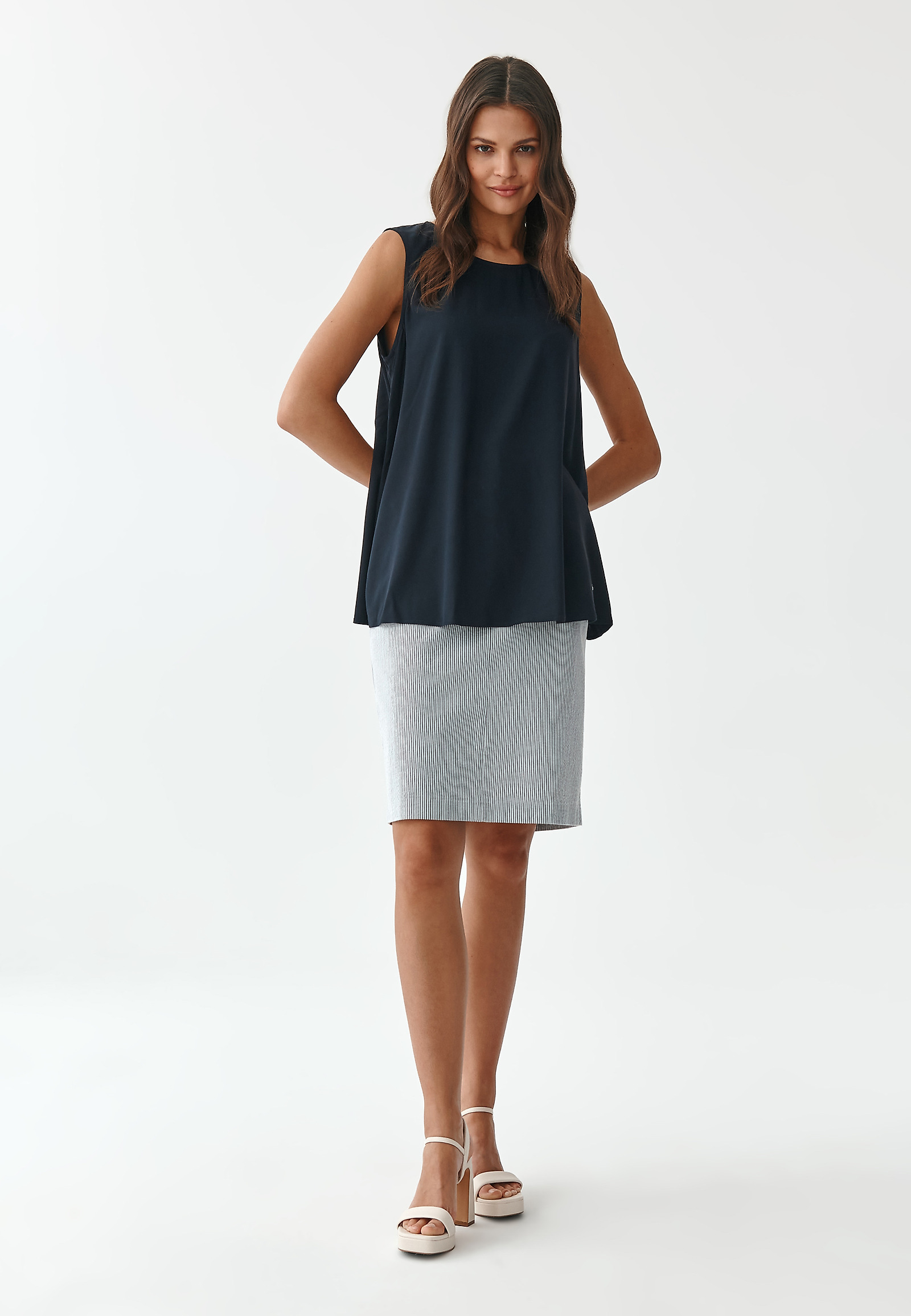 ŽENSKA BLUZA BREZ ROKAVOV AFINA 1 ŽENSKA BLUZA BREZ ROKAVOV AFINA 1 TEMNO MODRA 79377