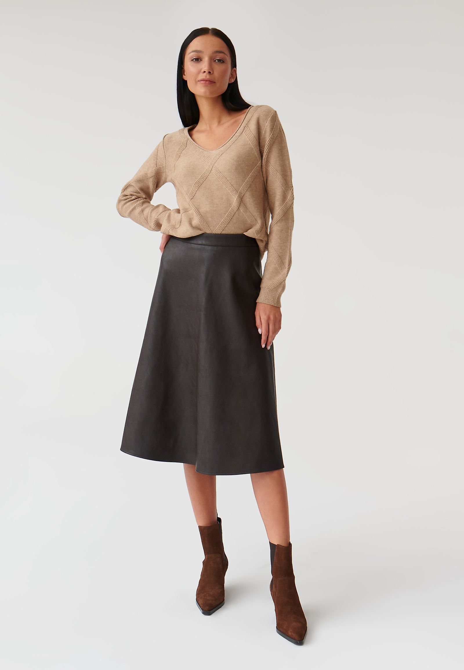 SWETER DAMSKI W ROMBY BUMO SWETER DAMSKI W ROMBY BUMO BEŻOWY 106306