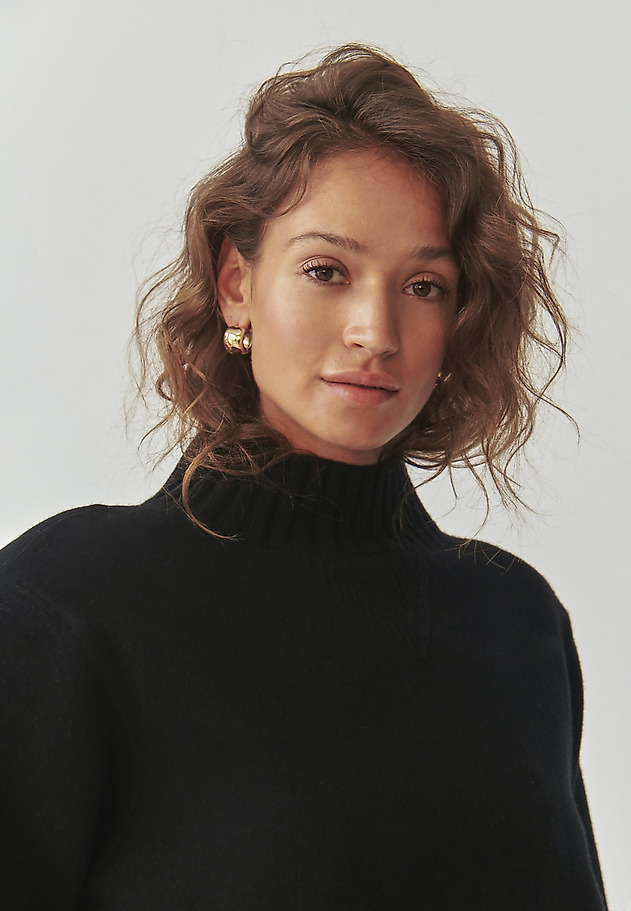 LADIES’ OVERSIZED SWEATER WITH MOCK TURTLENECK - MALMANA 1 LADIES’ OVERSIZED SWEATER WITH MOCK TURTLENECK - MALMANA 1 CZARNY 6